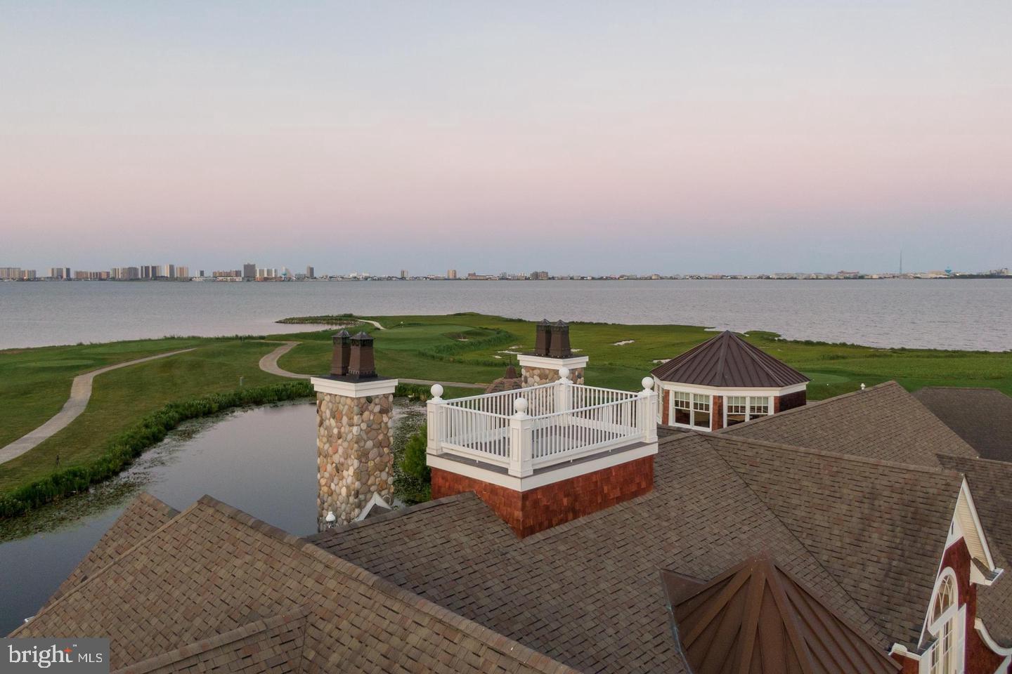 LIGHTHOUSE SOUND - Residential