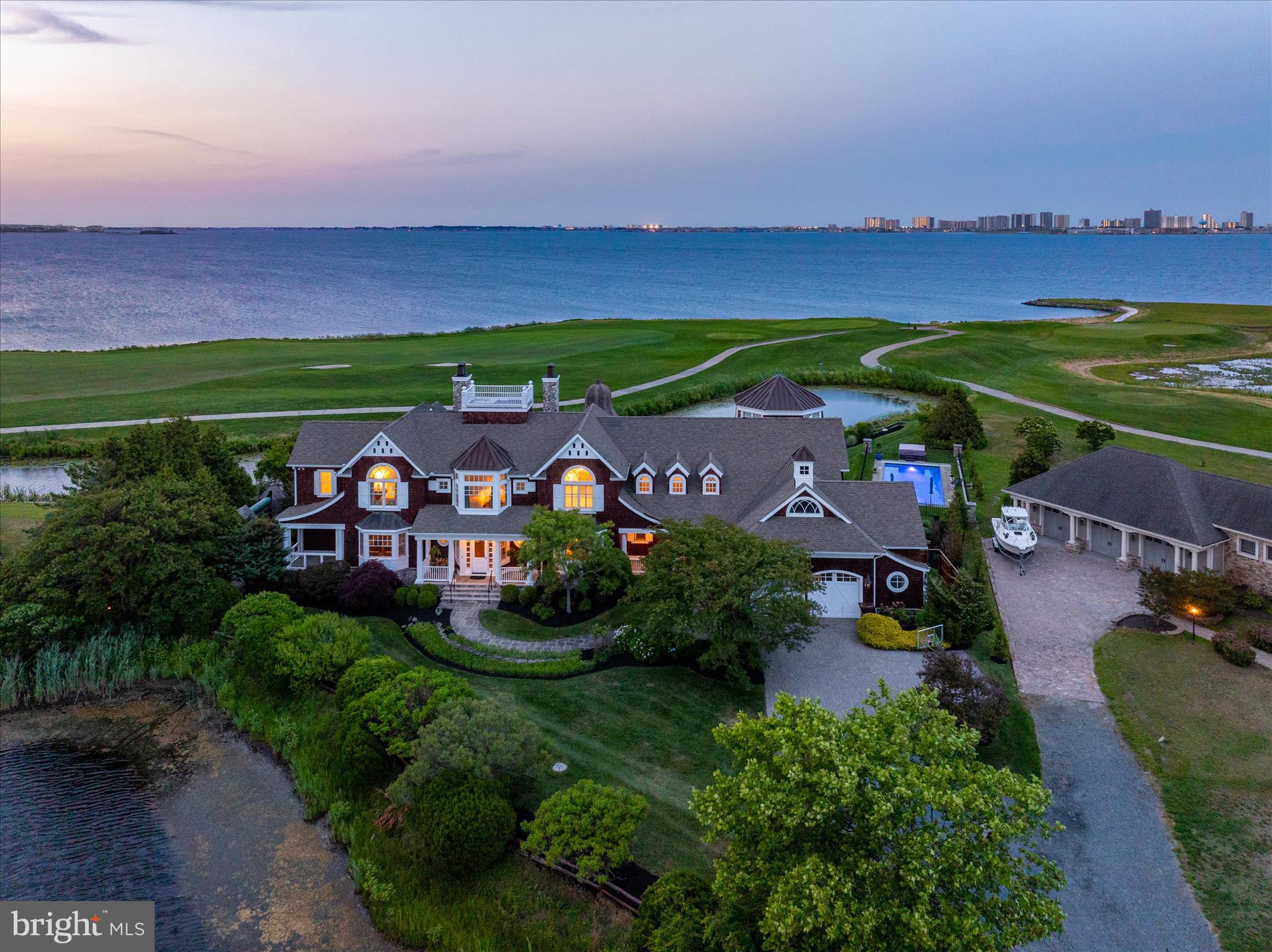 LIGHTHOUSE SOUND - Residential