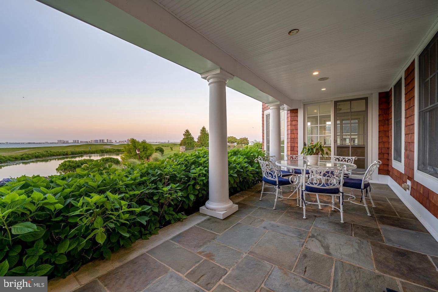 LIGHTHOUSE SOUND - Residential