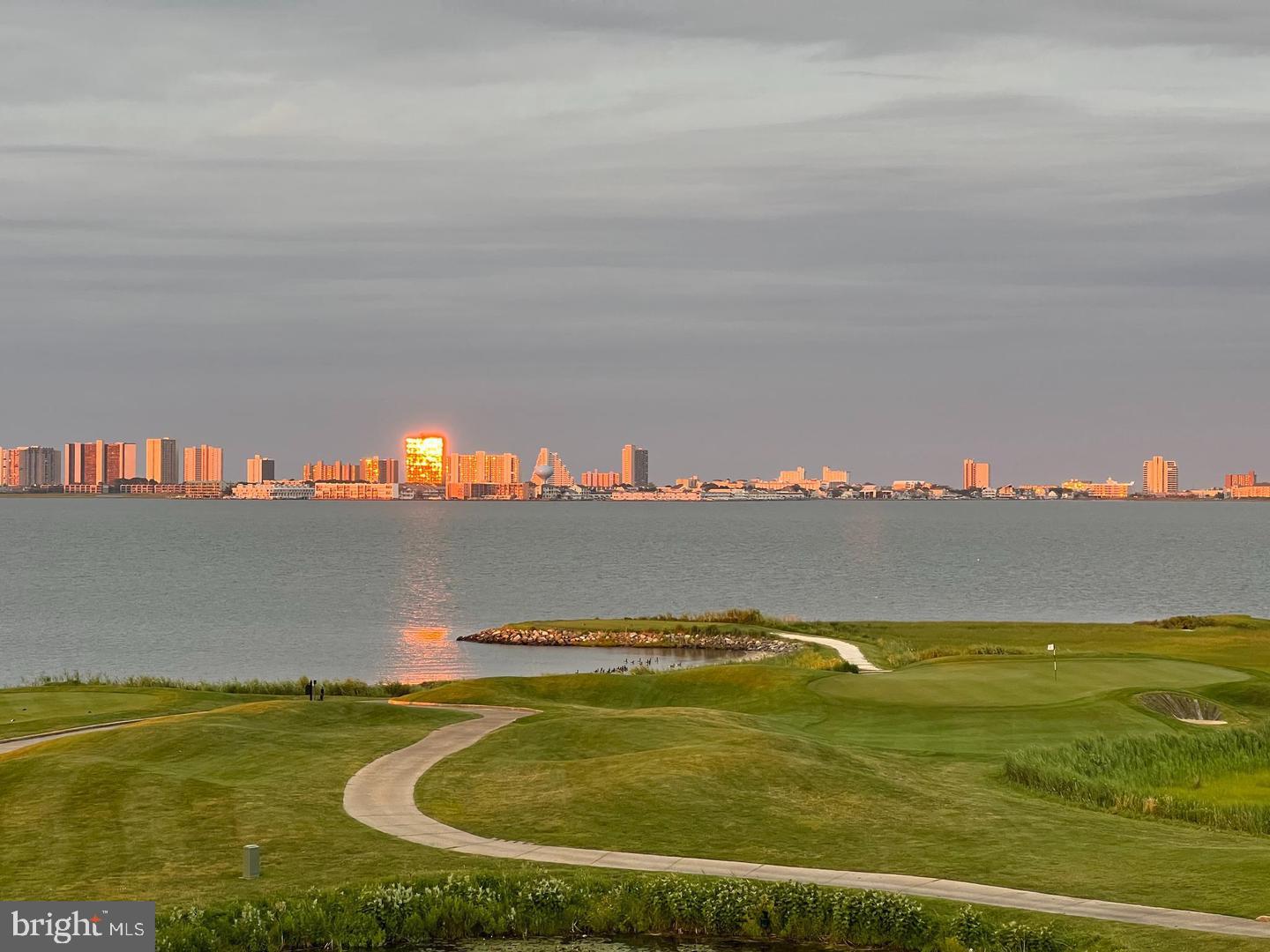 LIGHTHOUSE SOUND - Residential