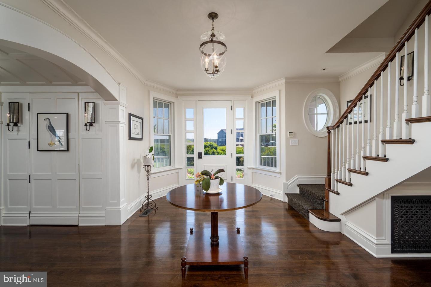 LIGHTHOUSE SOUND - Residential