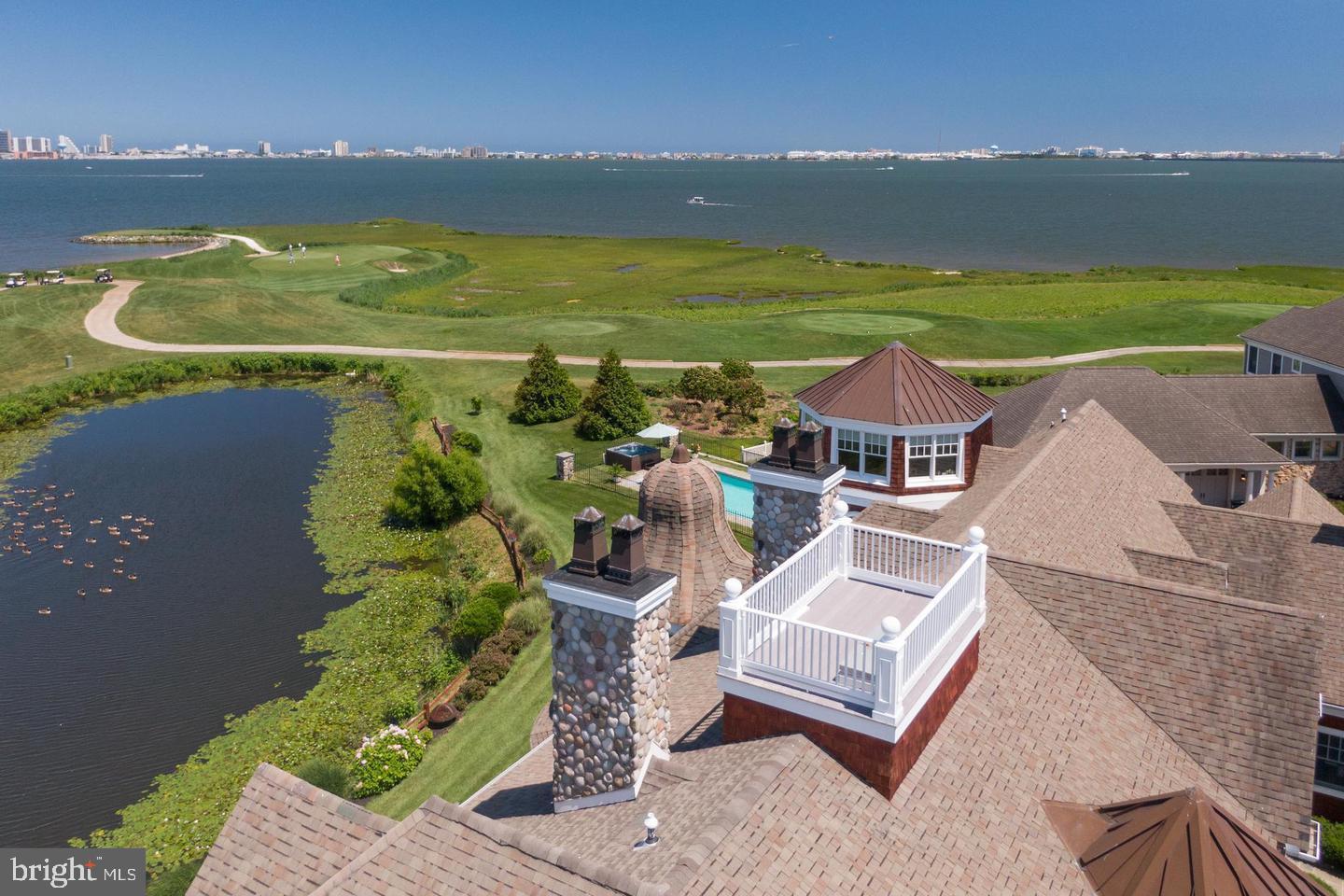 LIGHTHOUSE SOUND - Residential