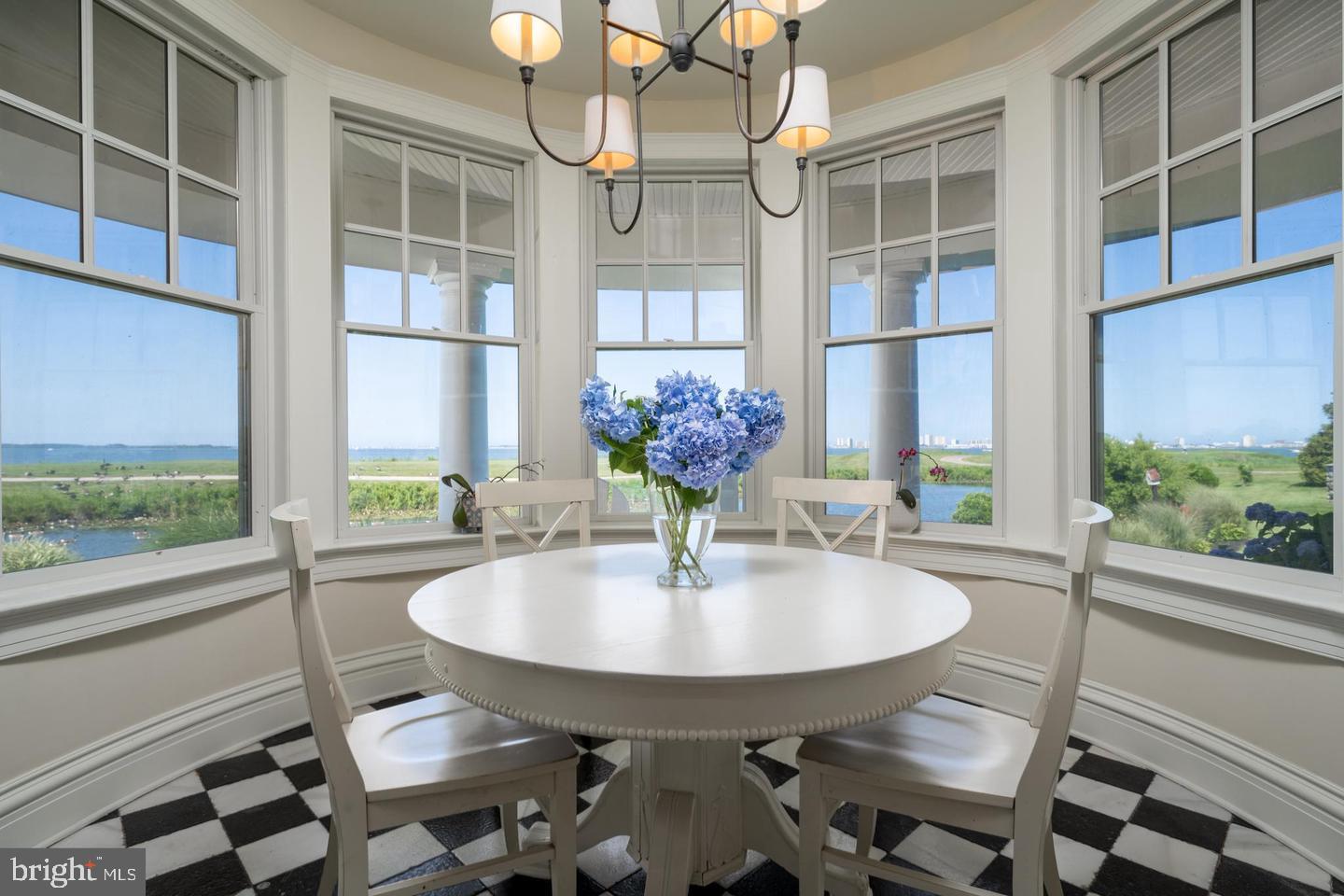 LIGHTHOUSE SOUND - Residential