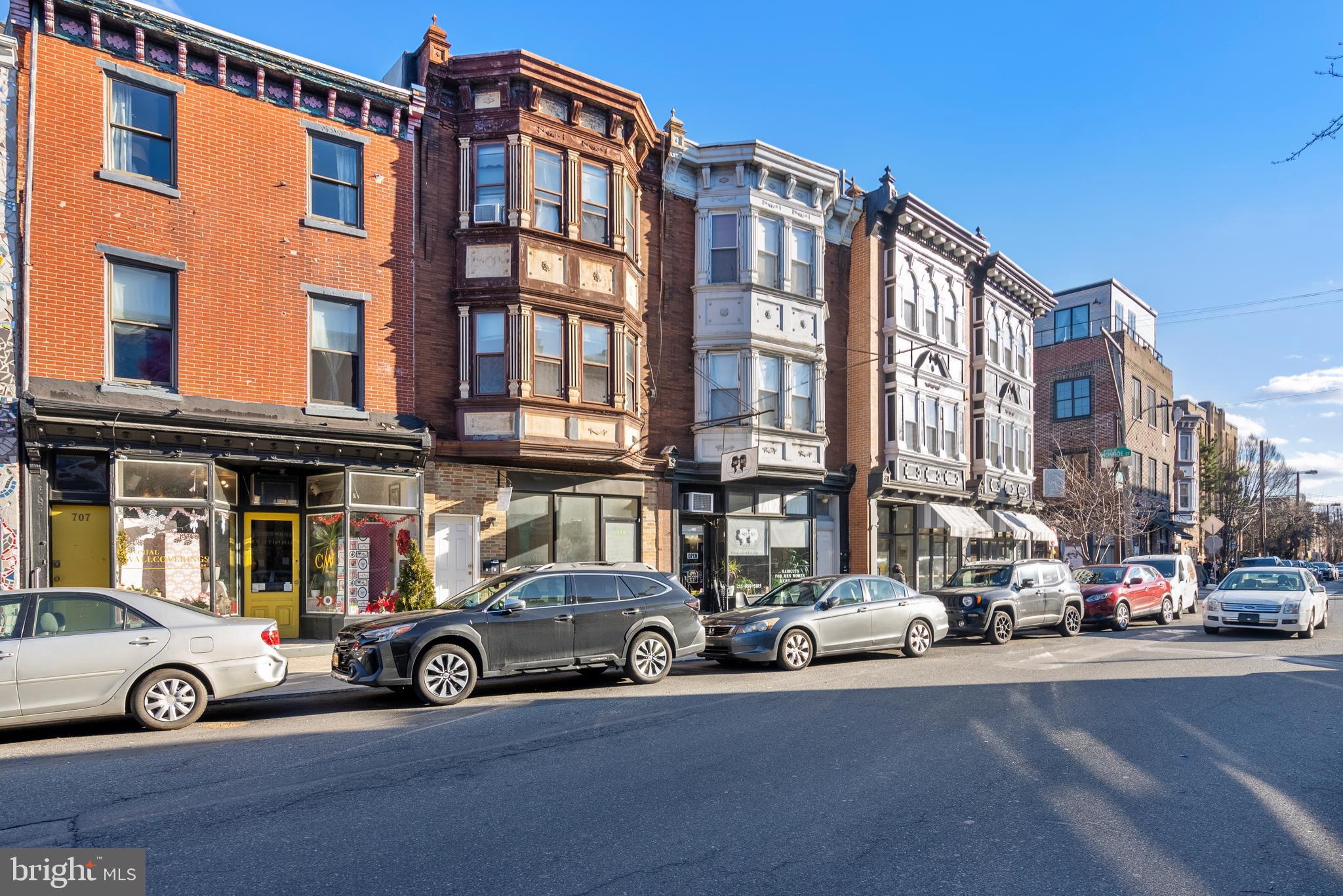 QUEEN VILLAGE - Commercial Sale