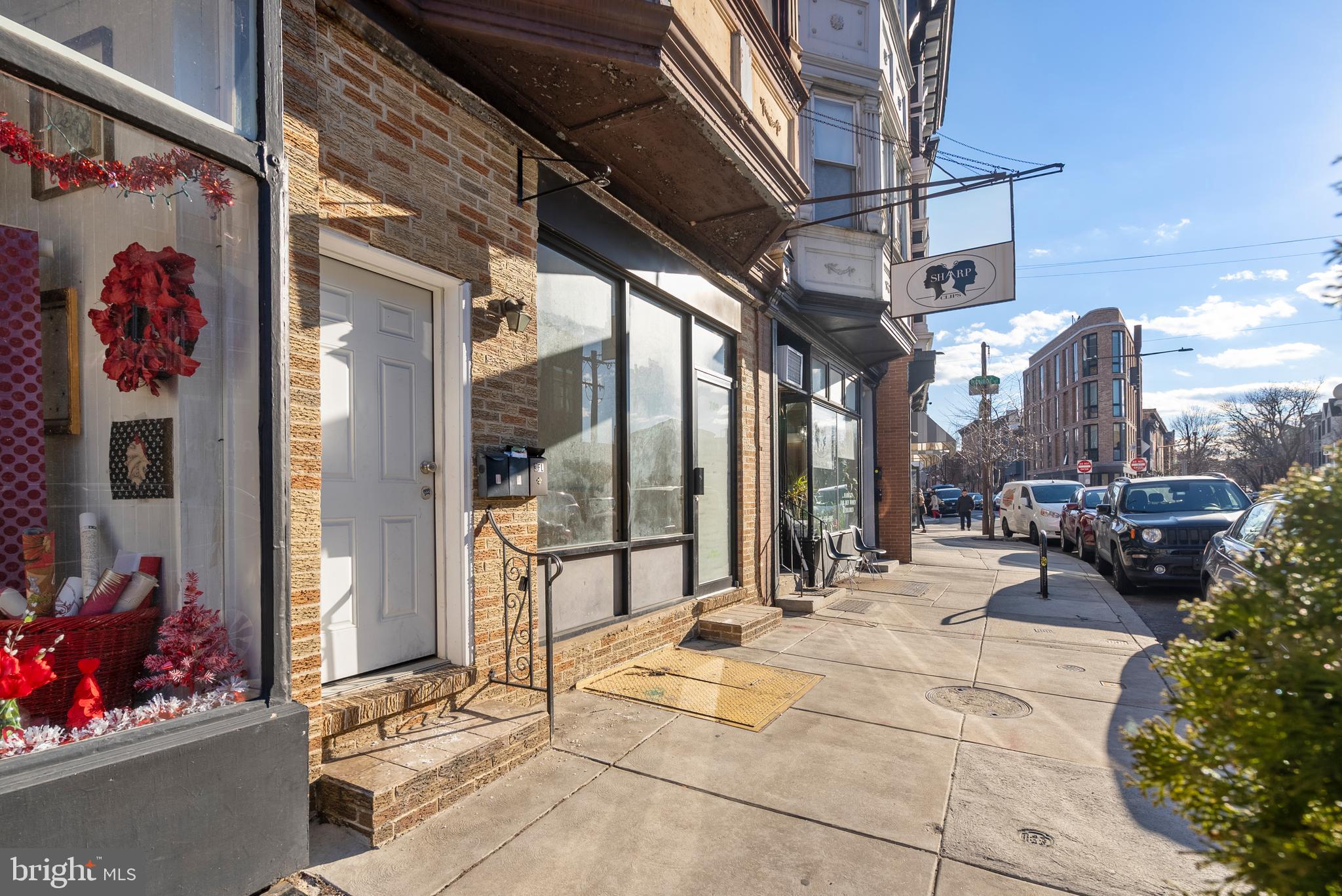 QUEEN VILLAGE - Commercial Sale