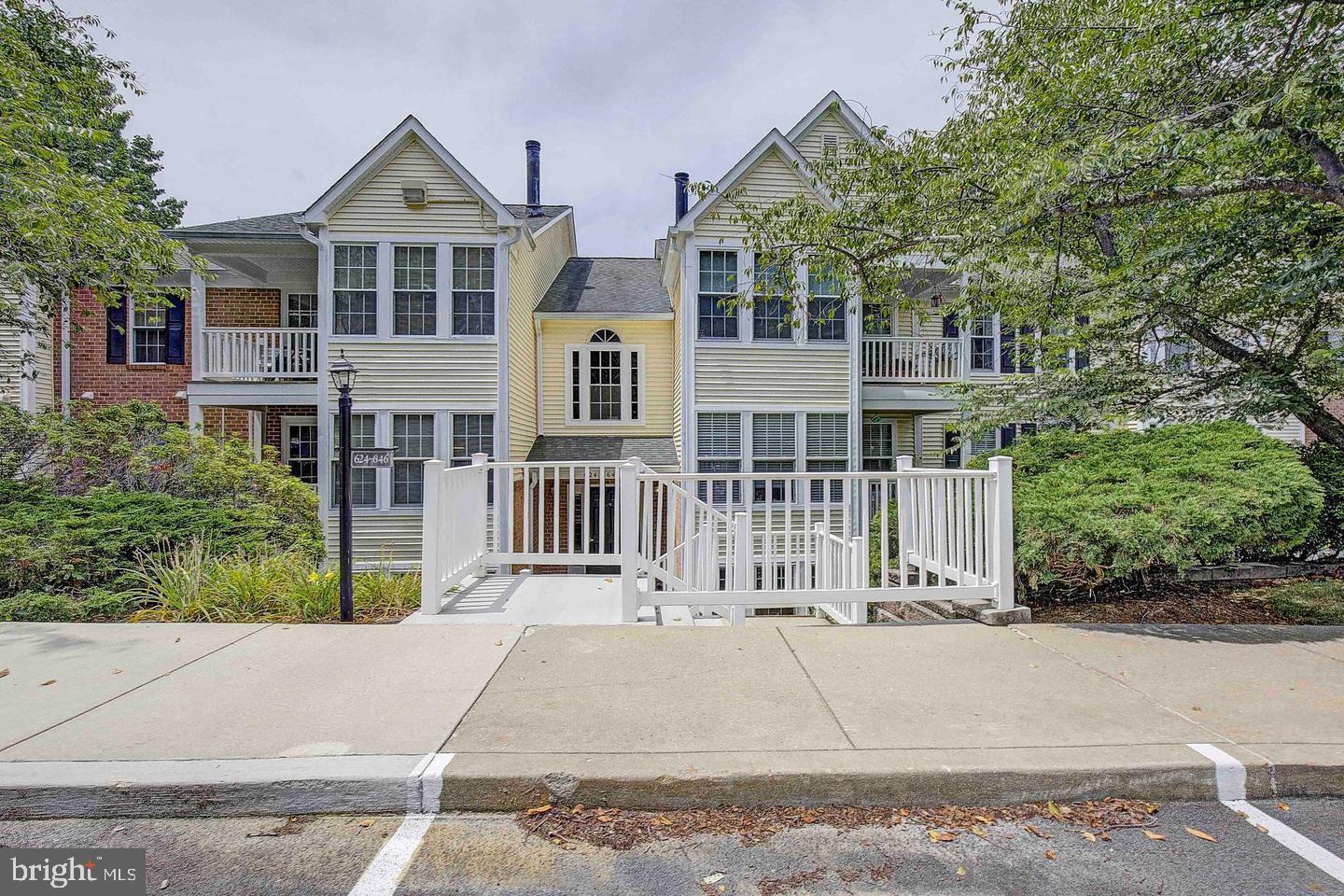 DEEP CREEK COMMONS - Residential