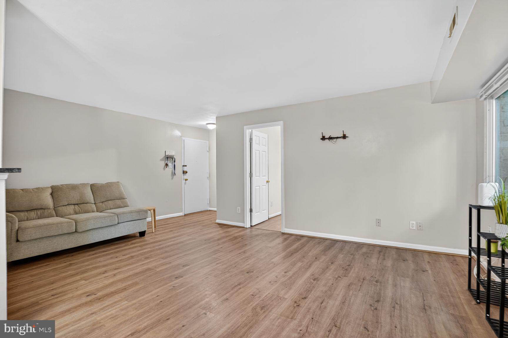 YORKTOWNE SQUARE - Residential