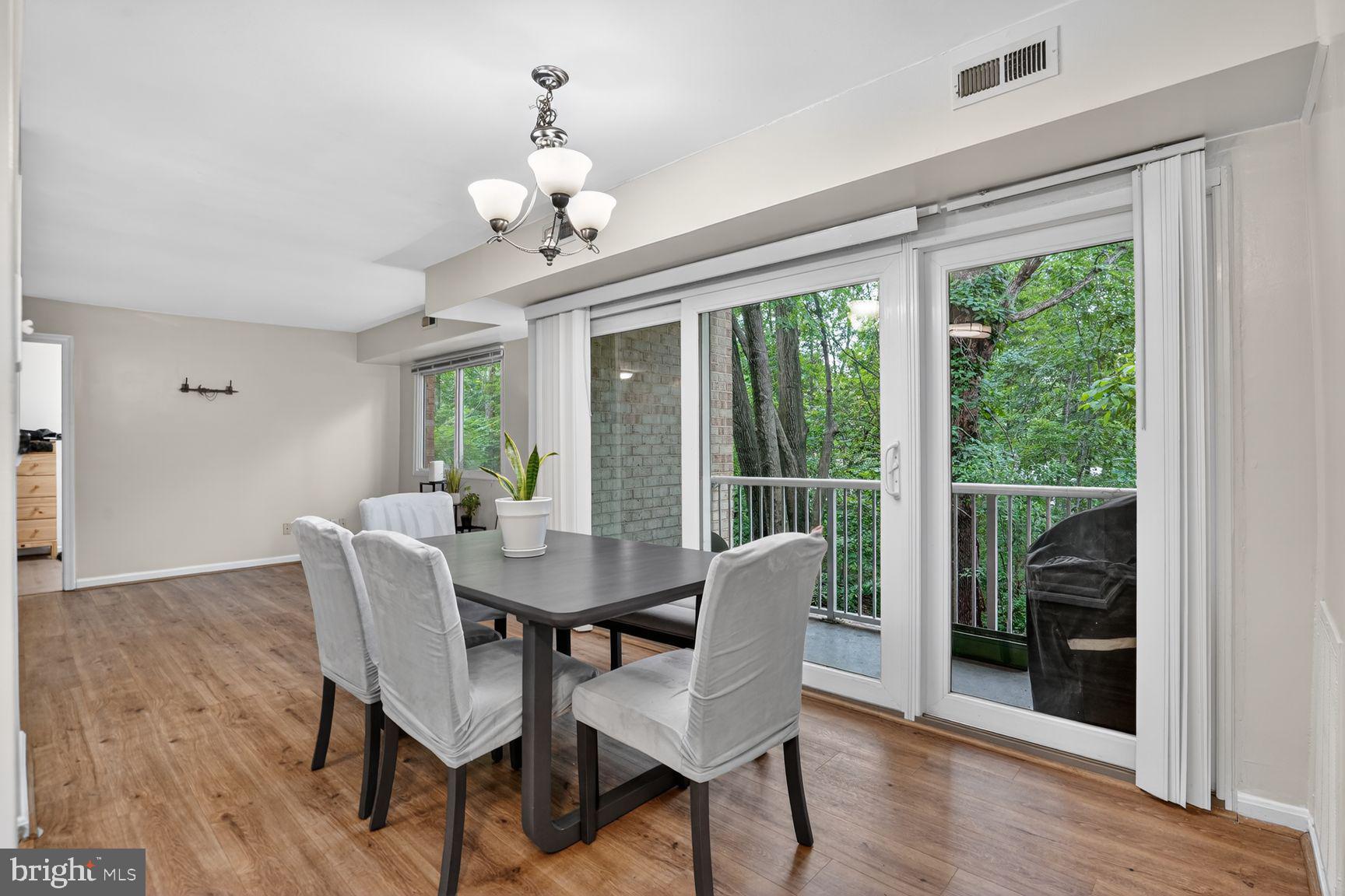 YORKTOWNE SQUARE - Residential