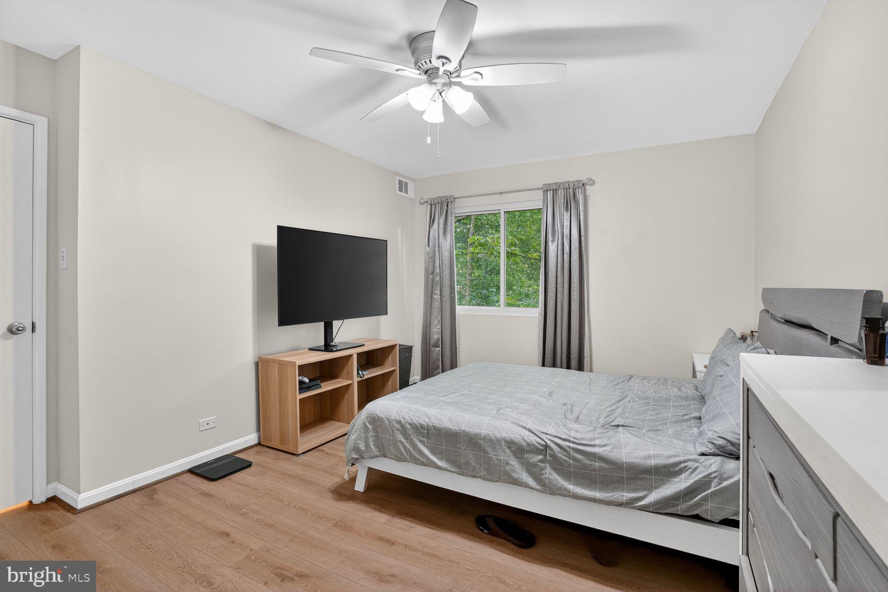 YORKTOWNE SQUARE - Residential