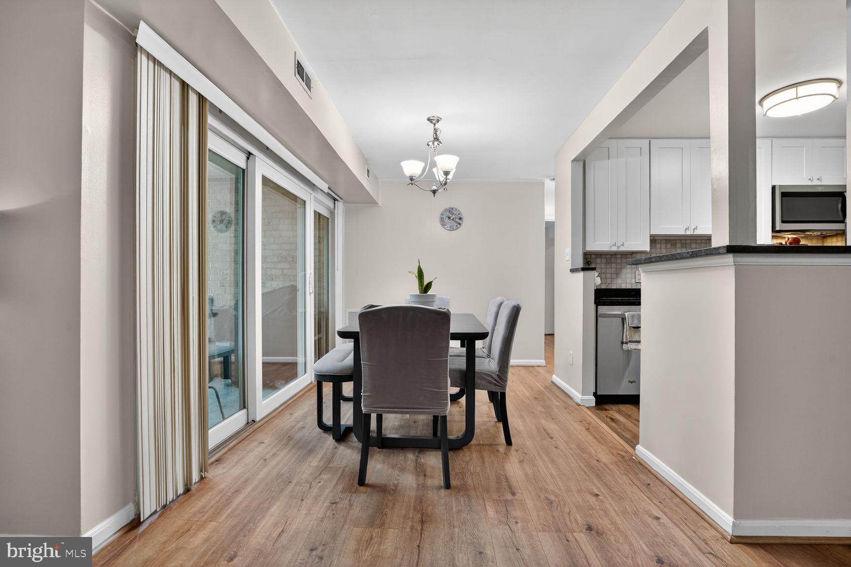 YORKTOWNE SQUARE - Residential