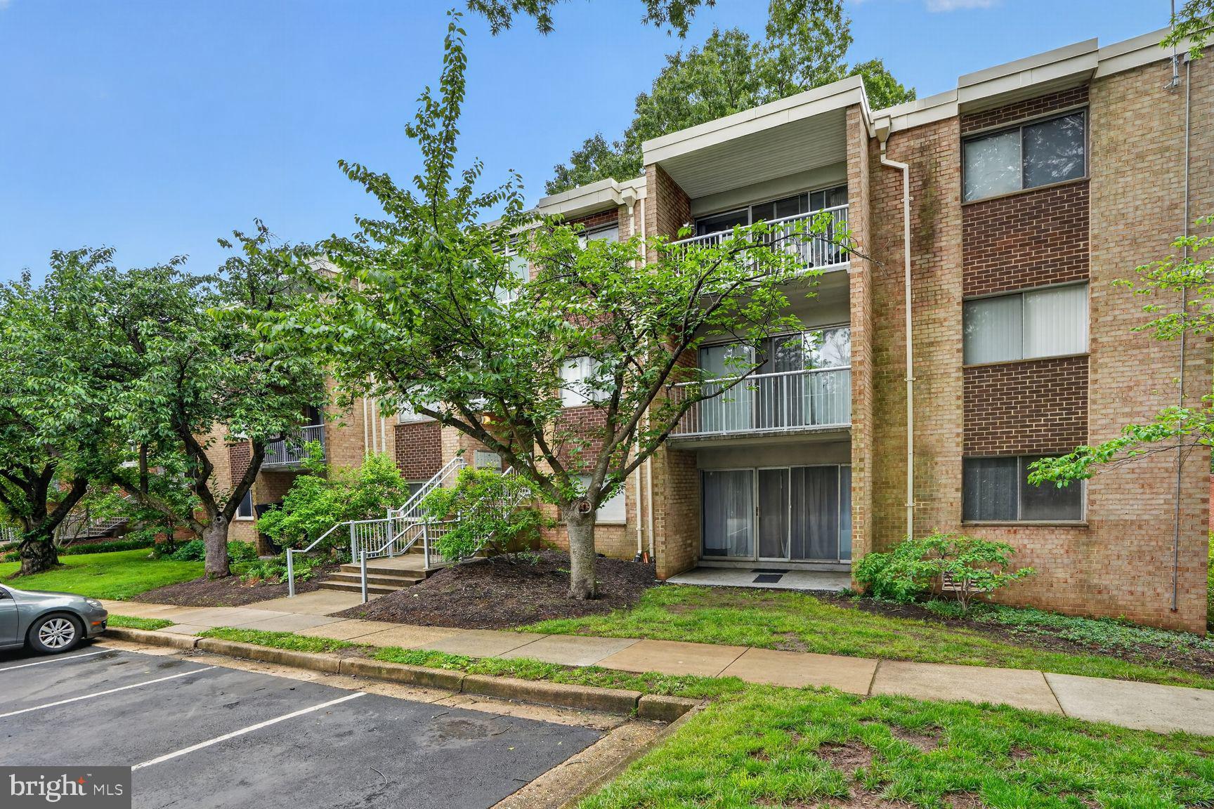 YORKTOWNE SQUARE - Residential