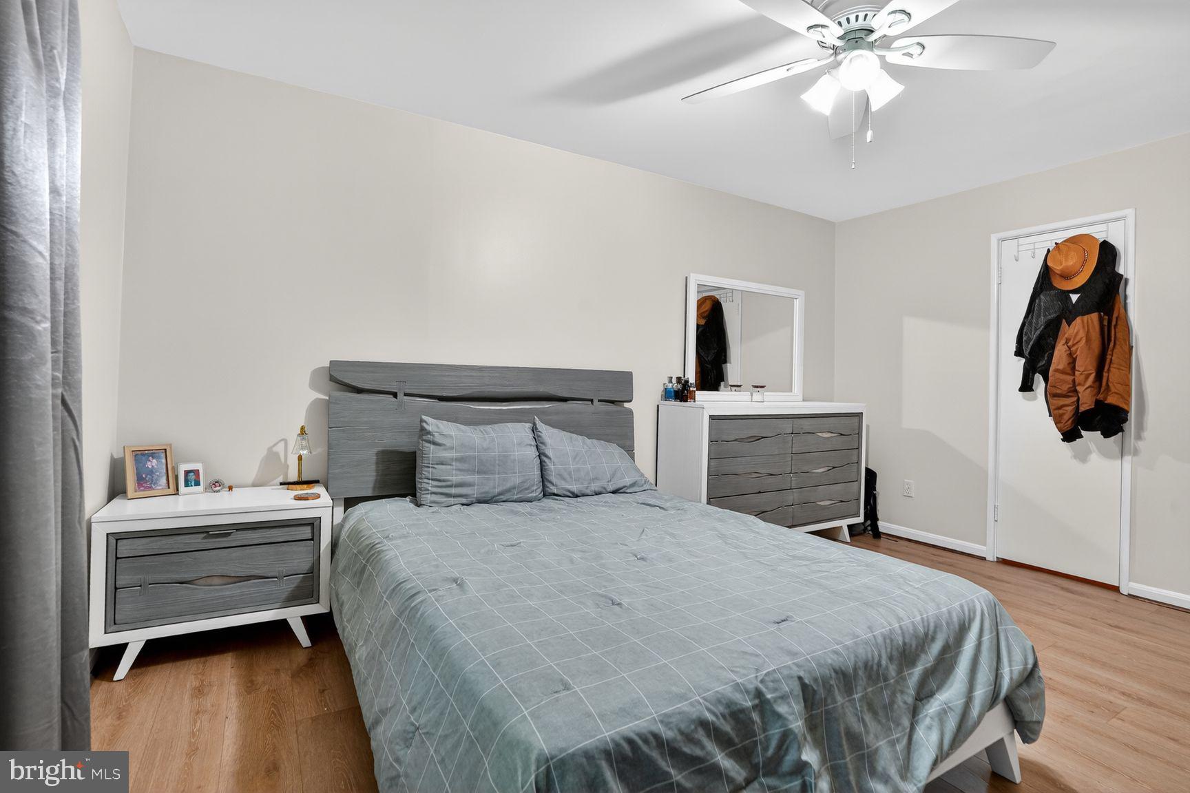 YORKTOWNE SQUARE - Residential