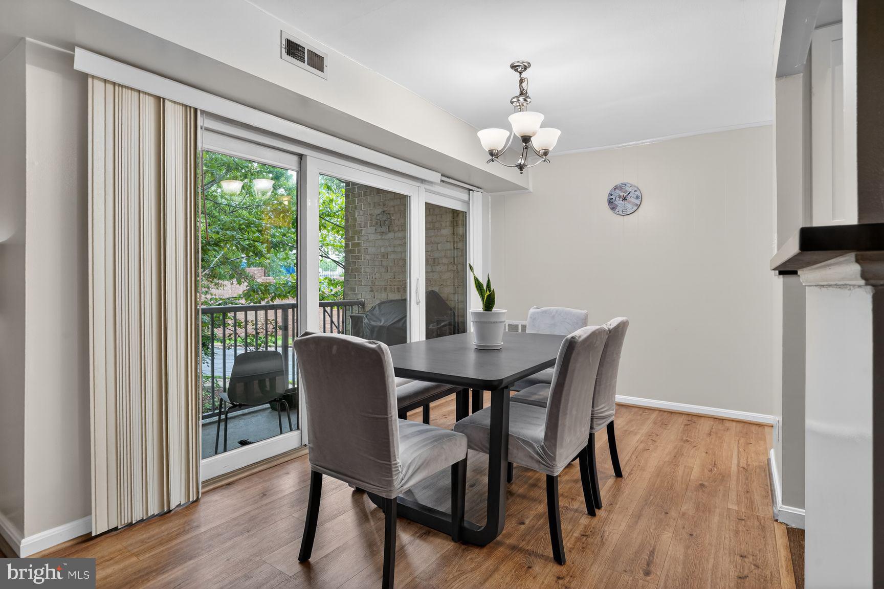 YORKTOWNE SQUARE - Residential