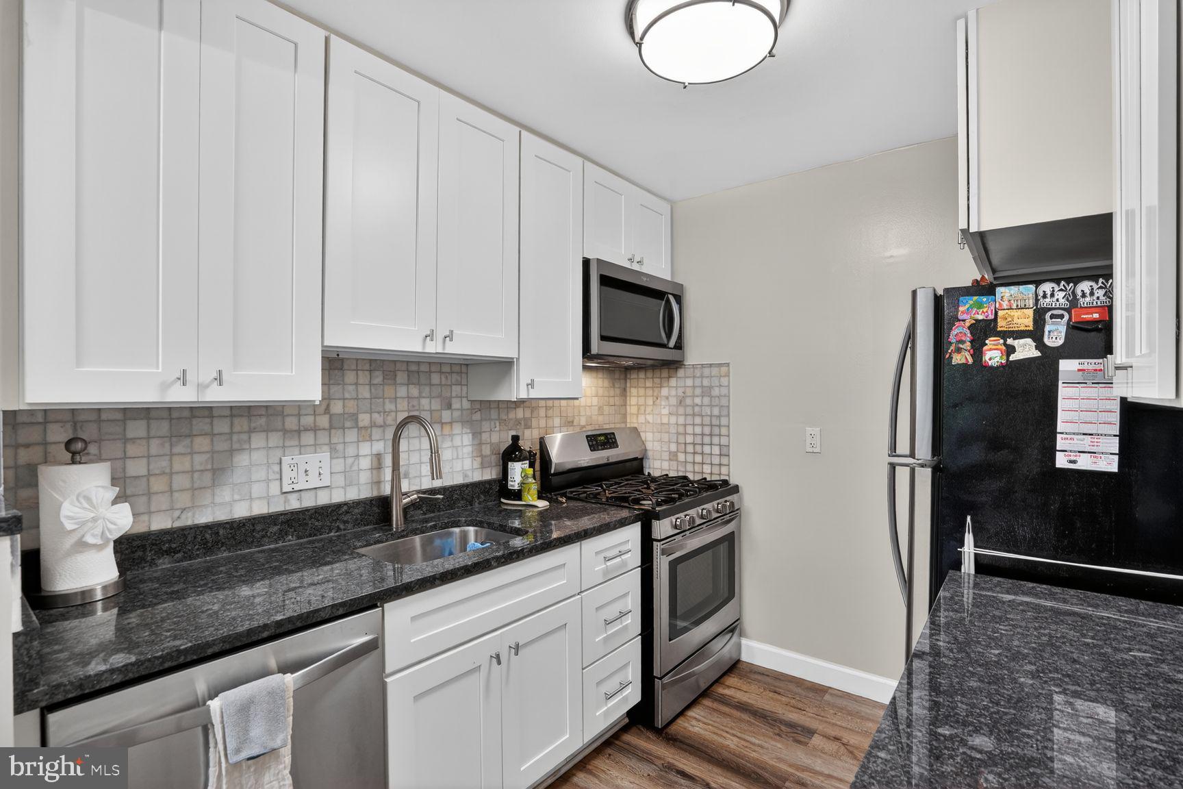 YORKTOWNE SQUARE - Residential