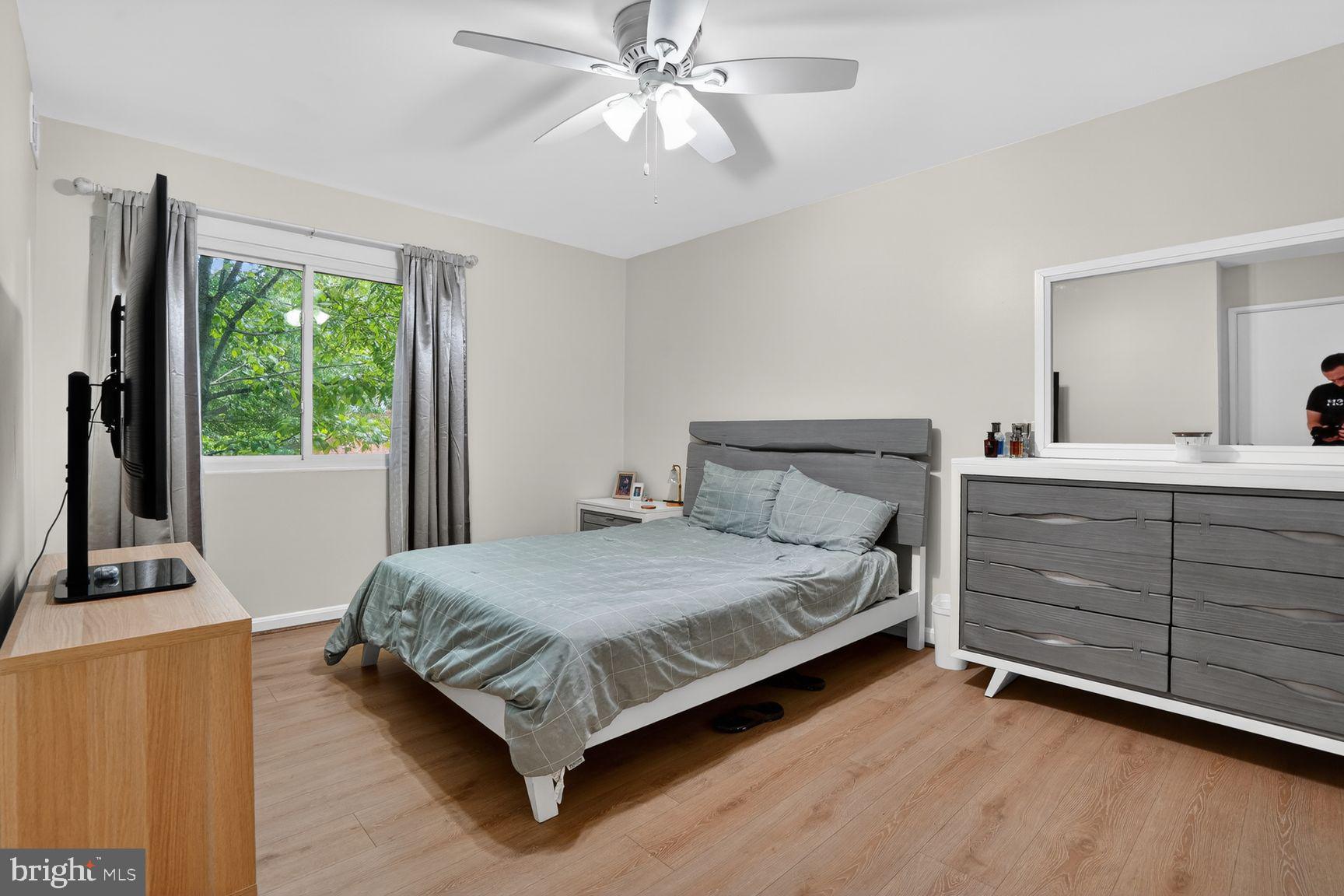 YORKTOWNE SQUARE - Residential