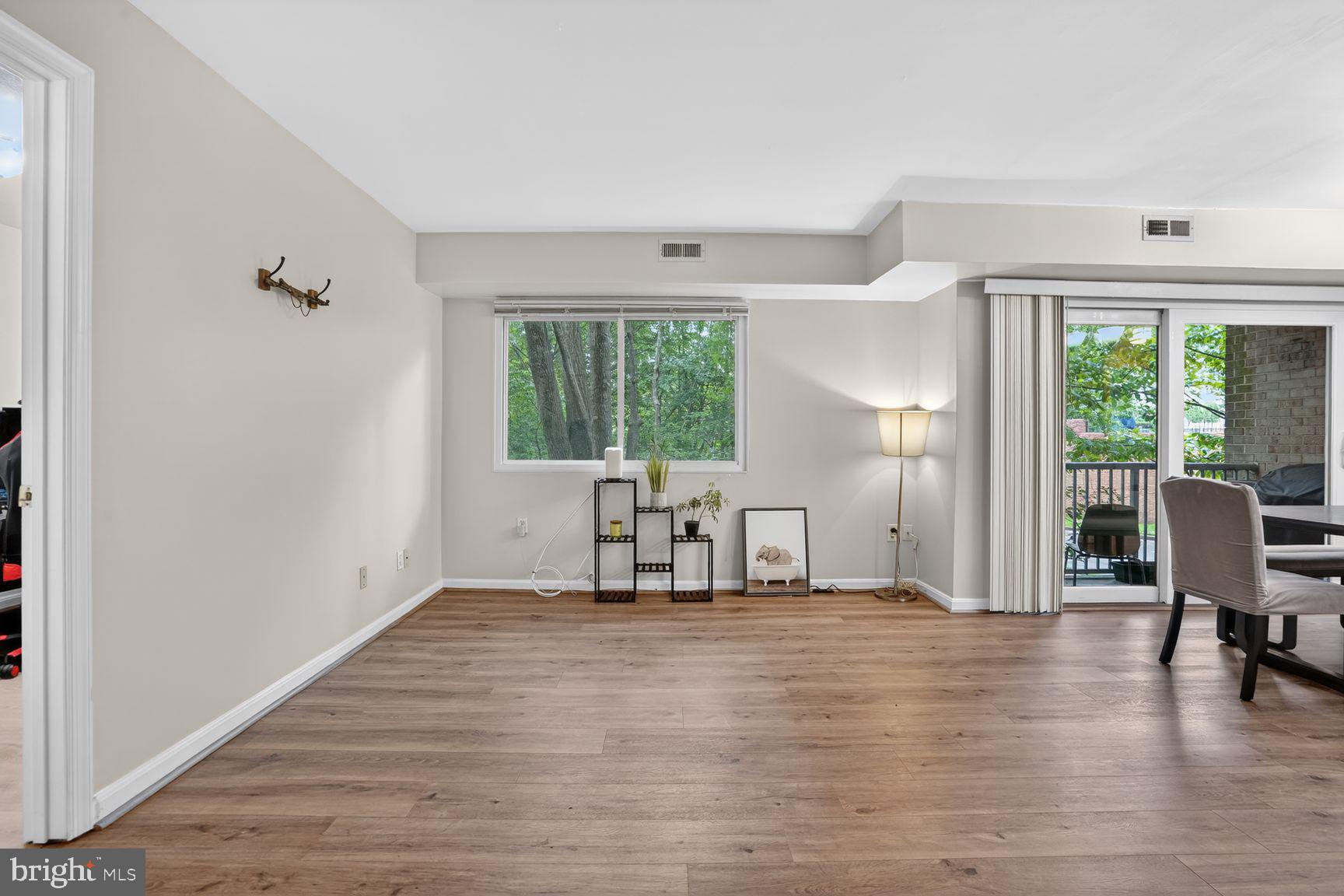 YORKTOWNE SQUARE - Residential