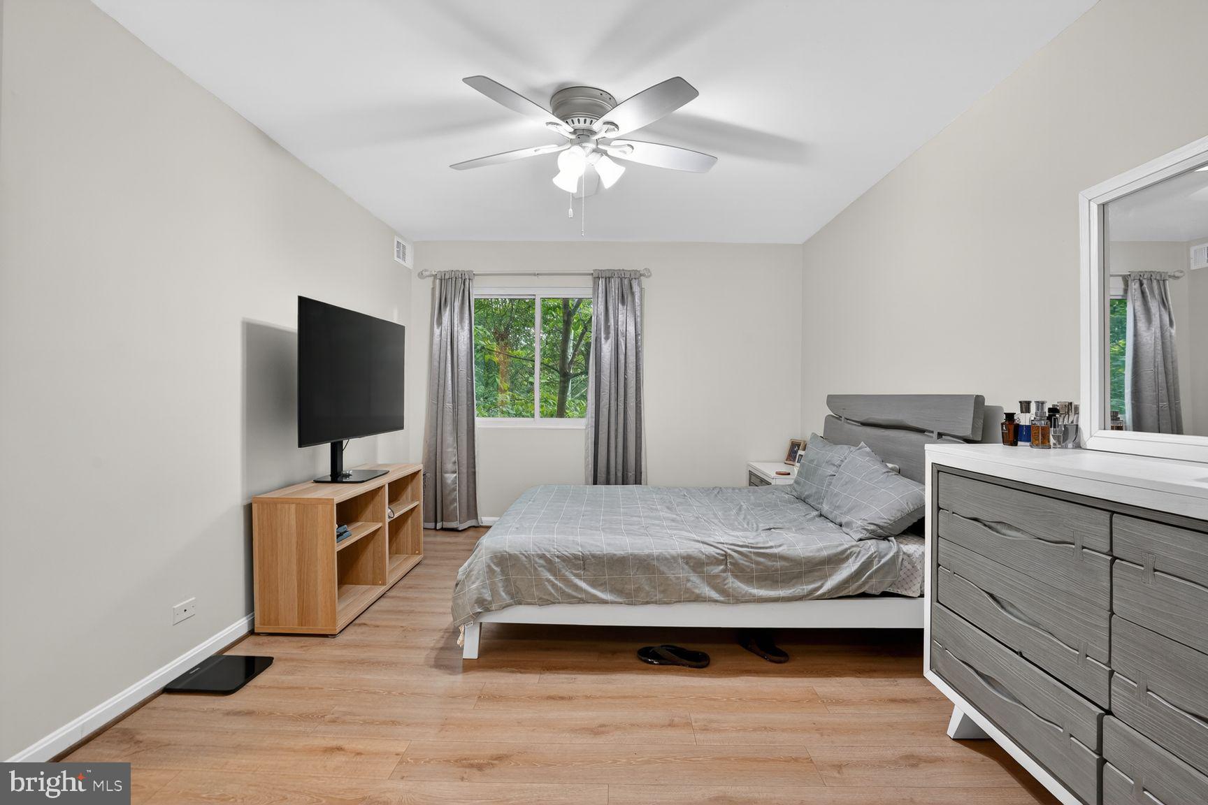 YORKTOWNE SQUARE - Residential