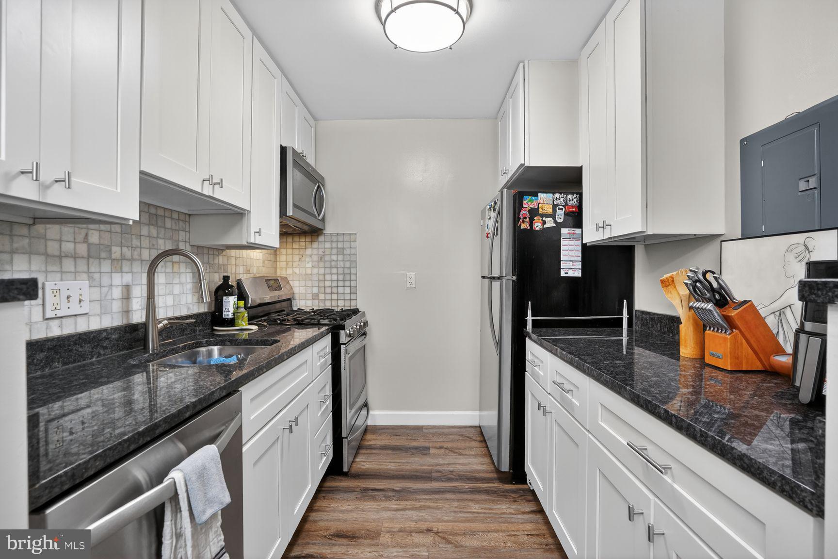 YORKTOWNE SQUARE - Residential