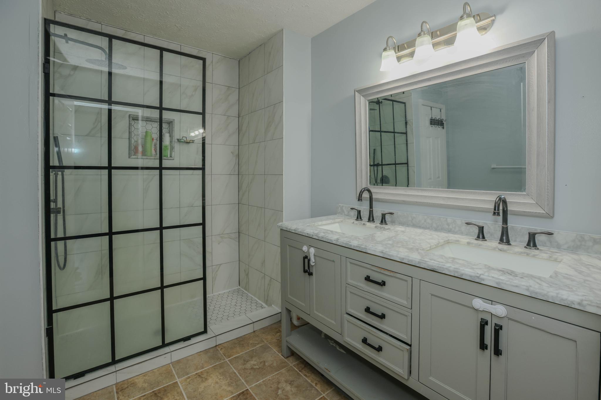 HUNTERS RUN - Residential Lease