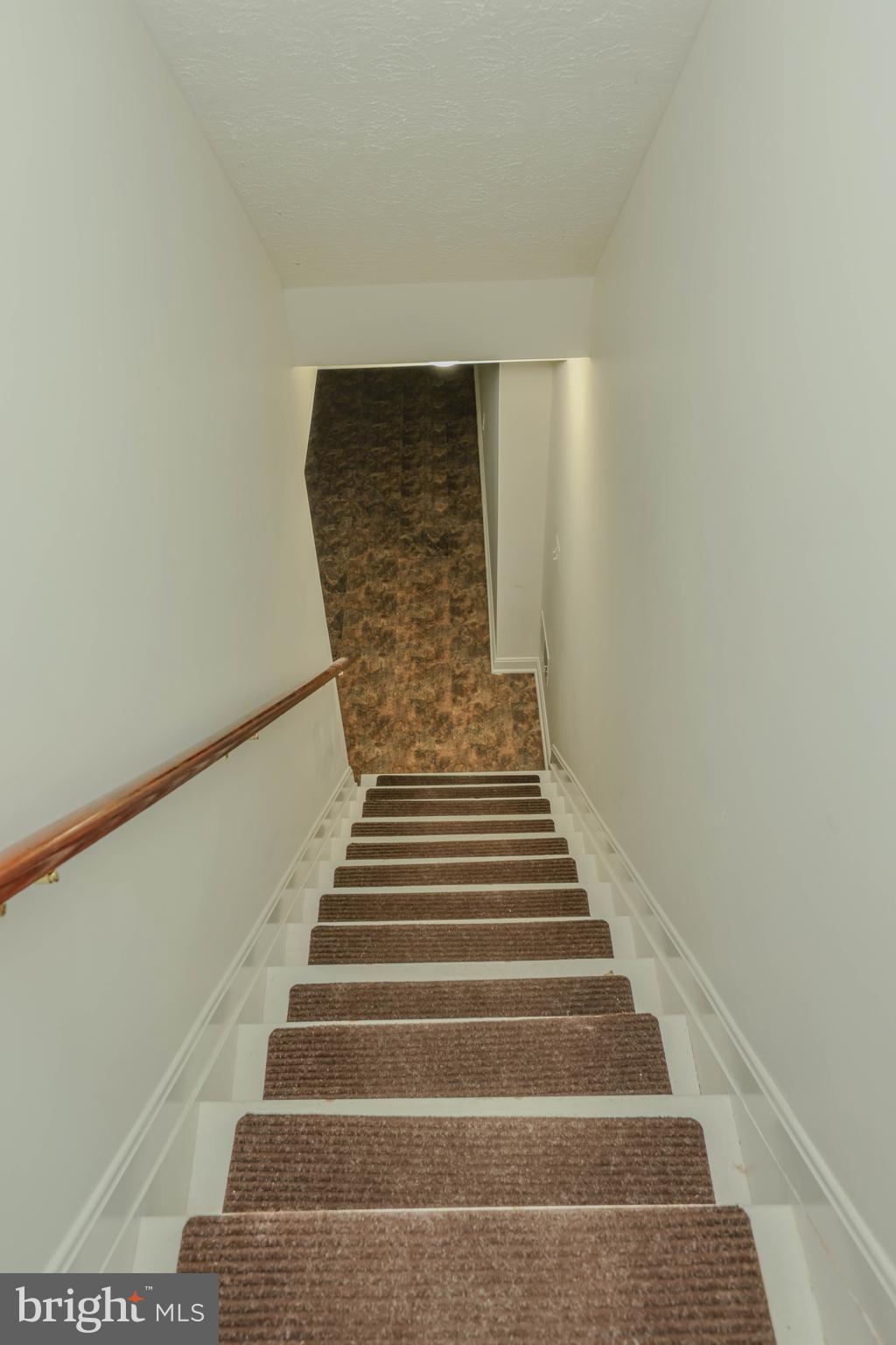 HUNTERS RUN - Residential Lease