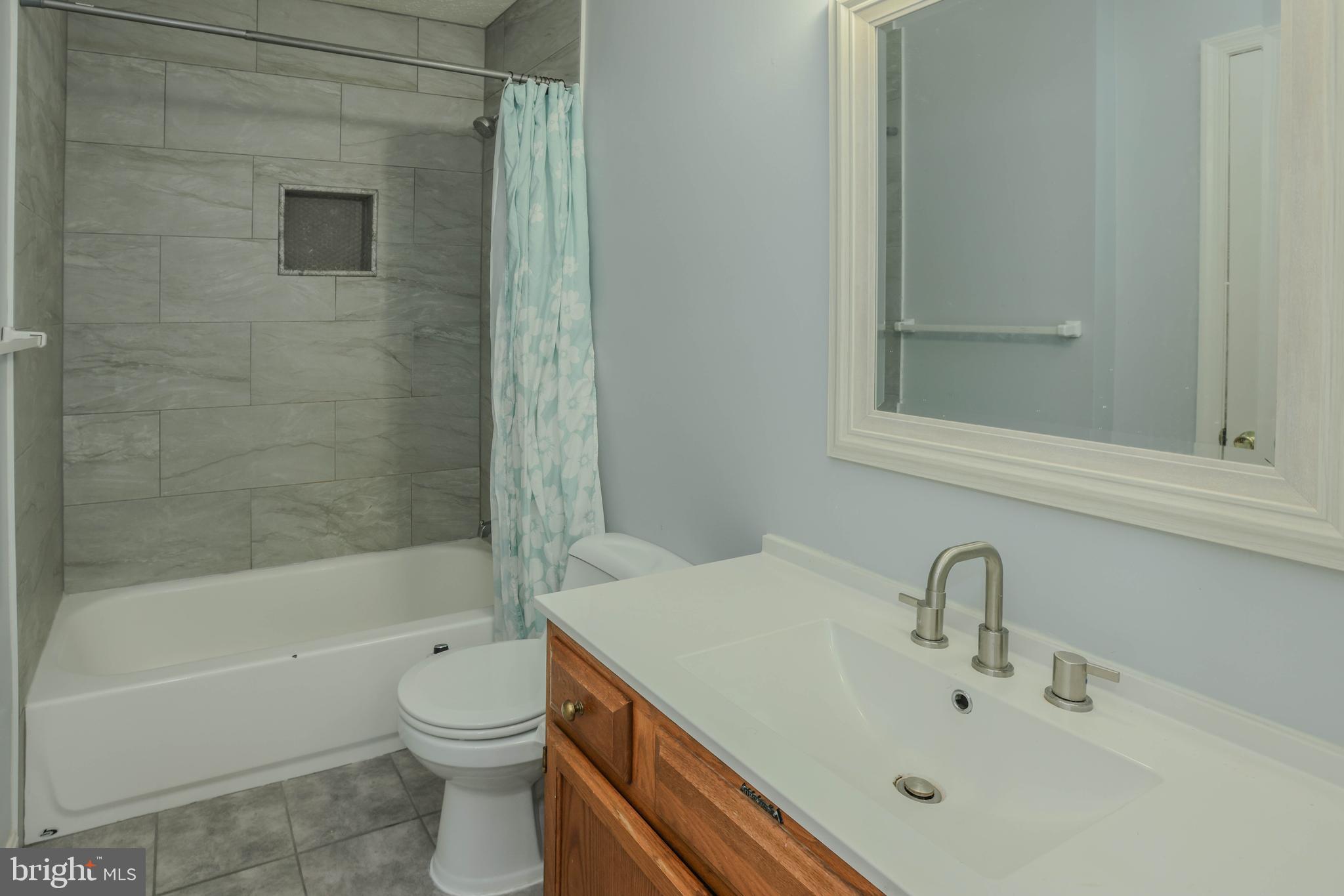 HUNTERS RUN - Residential Lease