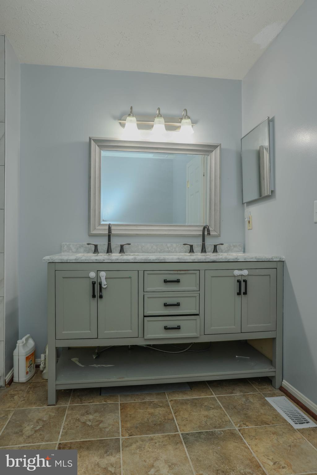 HUNTERS RUN - Residential Lease