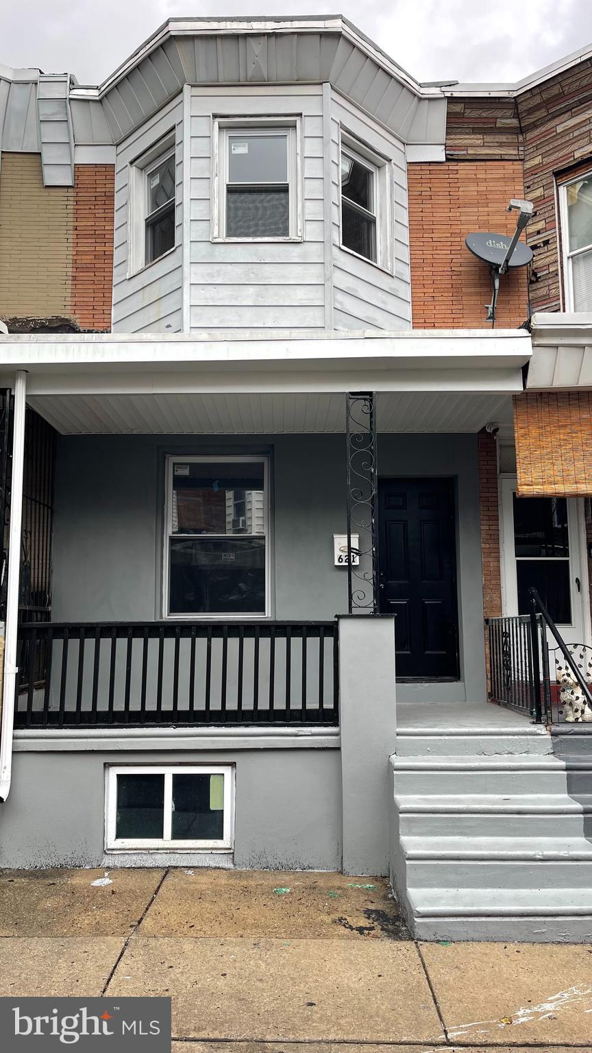 Priced to sell****621 E Wensley St - a 2 BD 1 BA Townhome *********Rented at $1,150 per month bringing in $13,800 annually.  Tenant has been living there for 18 months so far and wants to stay. Refreshed SPACIOUS 2 BD 1 BA townhome. Open first floor layout with back entry door to a private fenced yard. Clean full basement. Two bedrooms and full bath on second floor. No carpets. *******************Wonderful choice for those who's looking to enter investment real estate market or to expand current portfolio. Schedule your private showing today. Don't wait and schedule your private showing today.