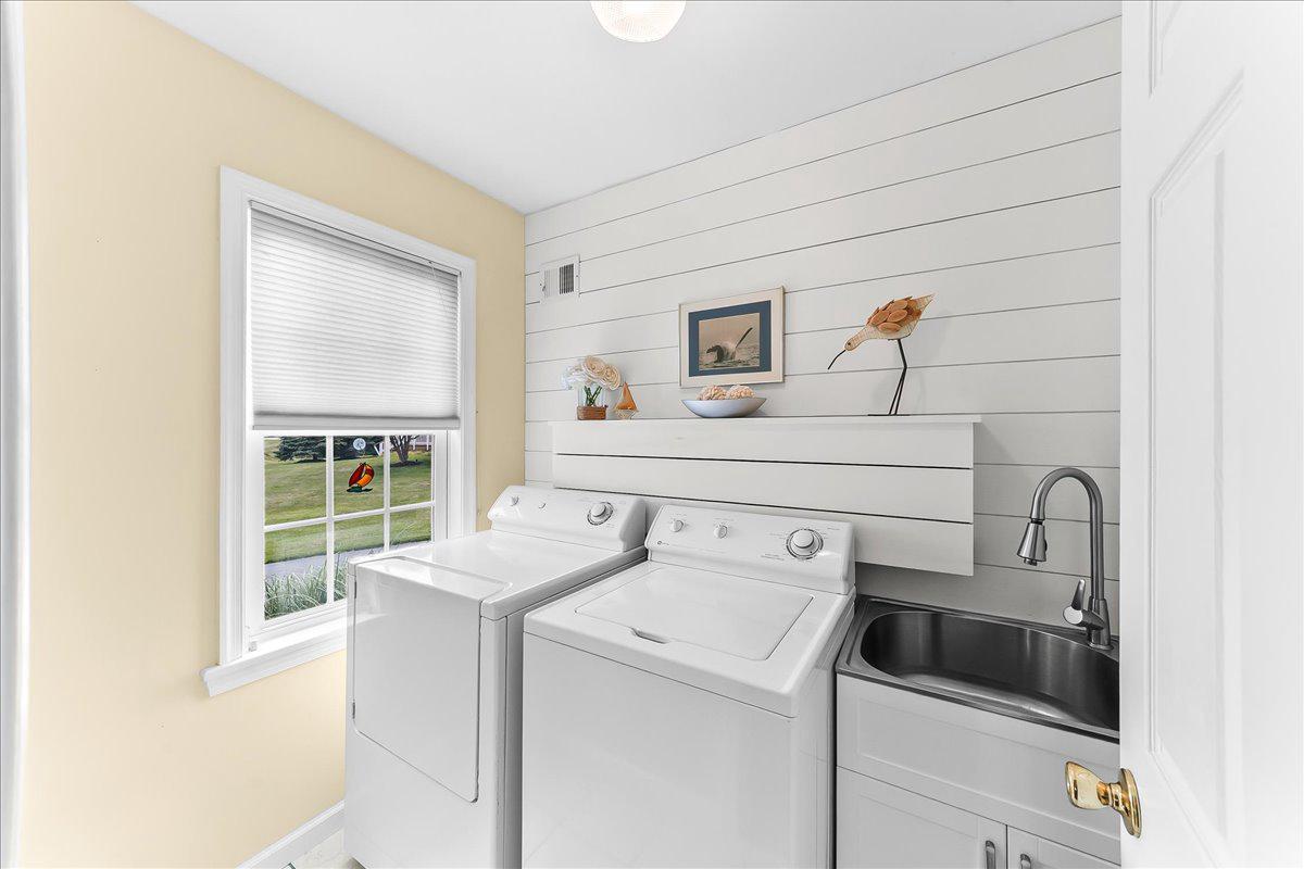 TWIN HILLS - Residential