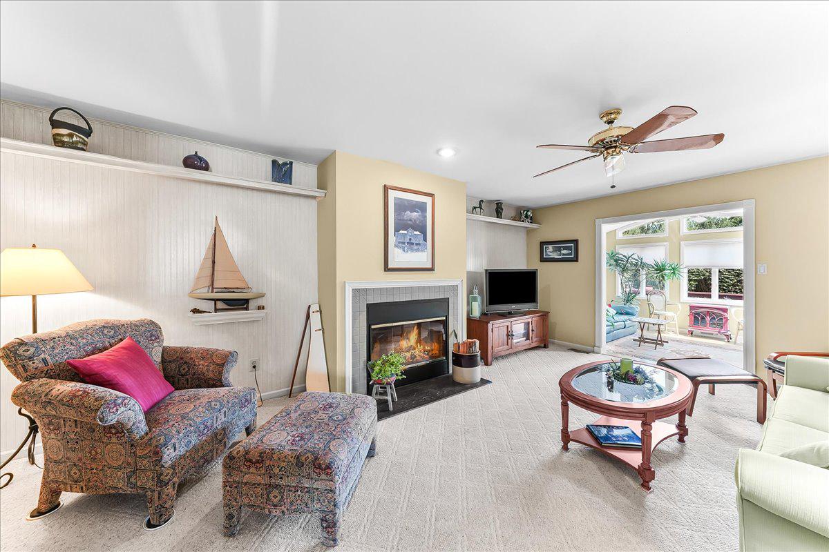 TWIN HILLS - Residential