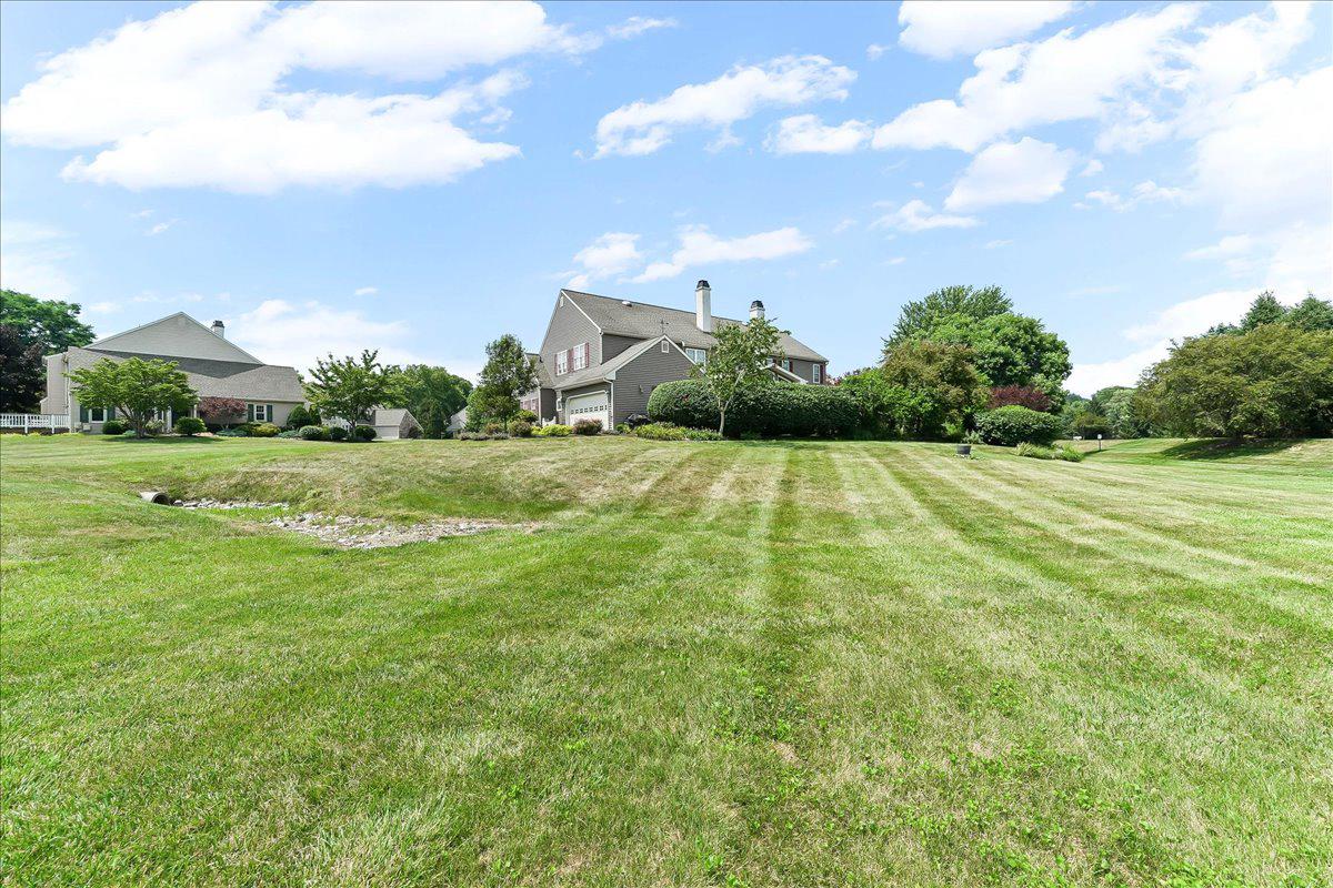 TWIN HILLS - Residential