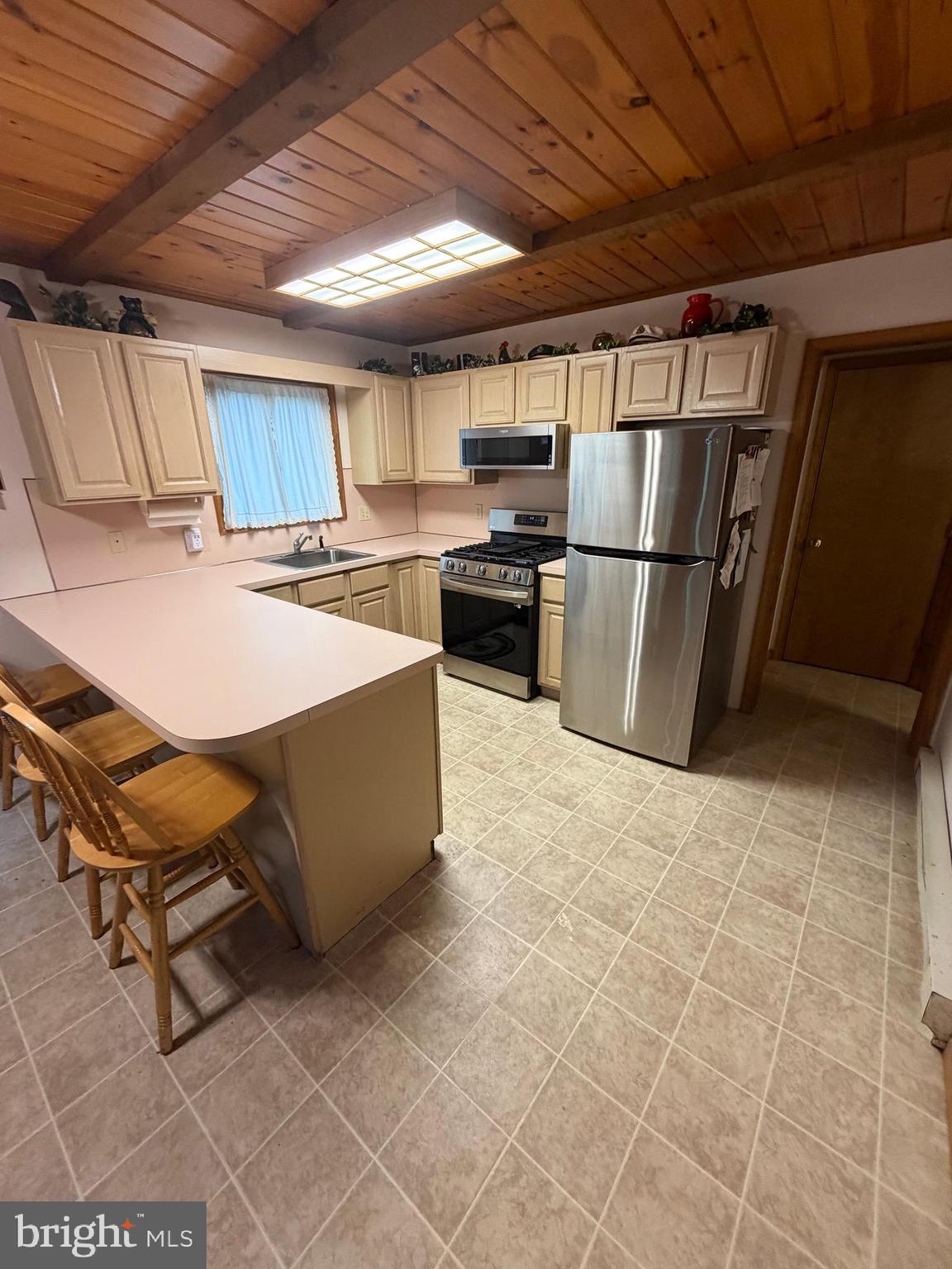 ARROWHEAD LAKE - Residential
