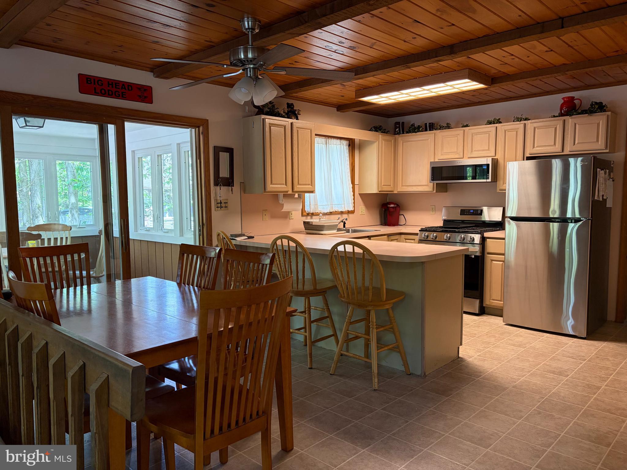 ARROWHEAD LAKE - Residential