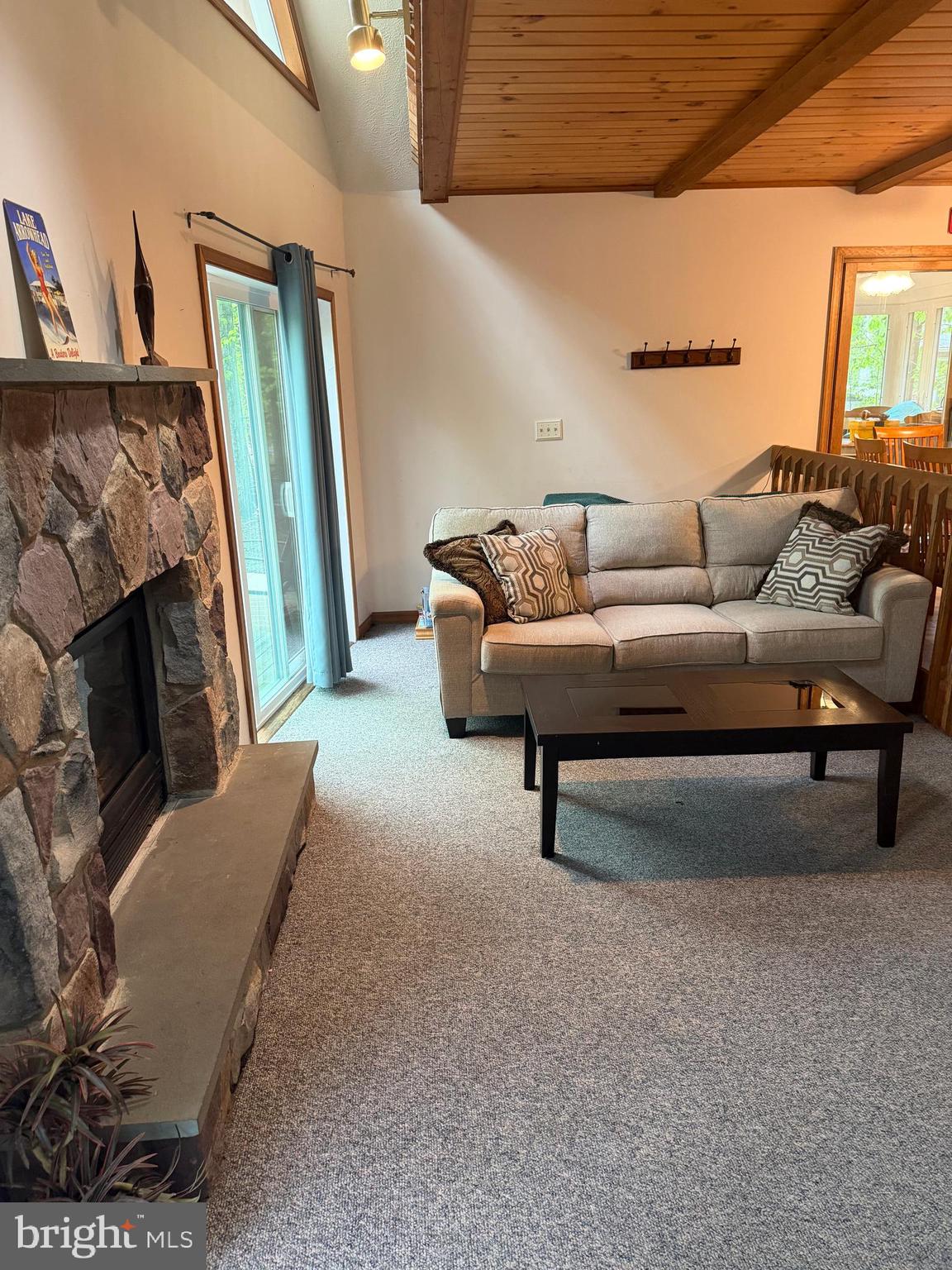 ARROWHEAD LAKE - Residential