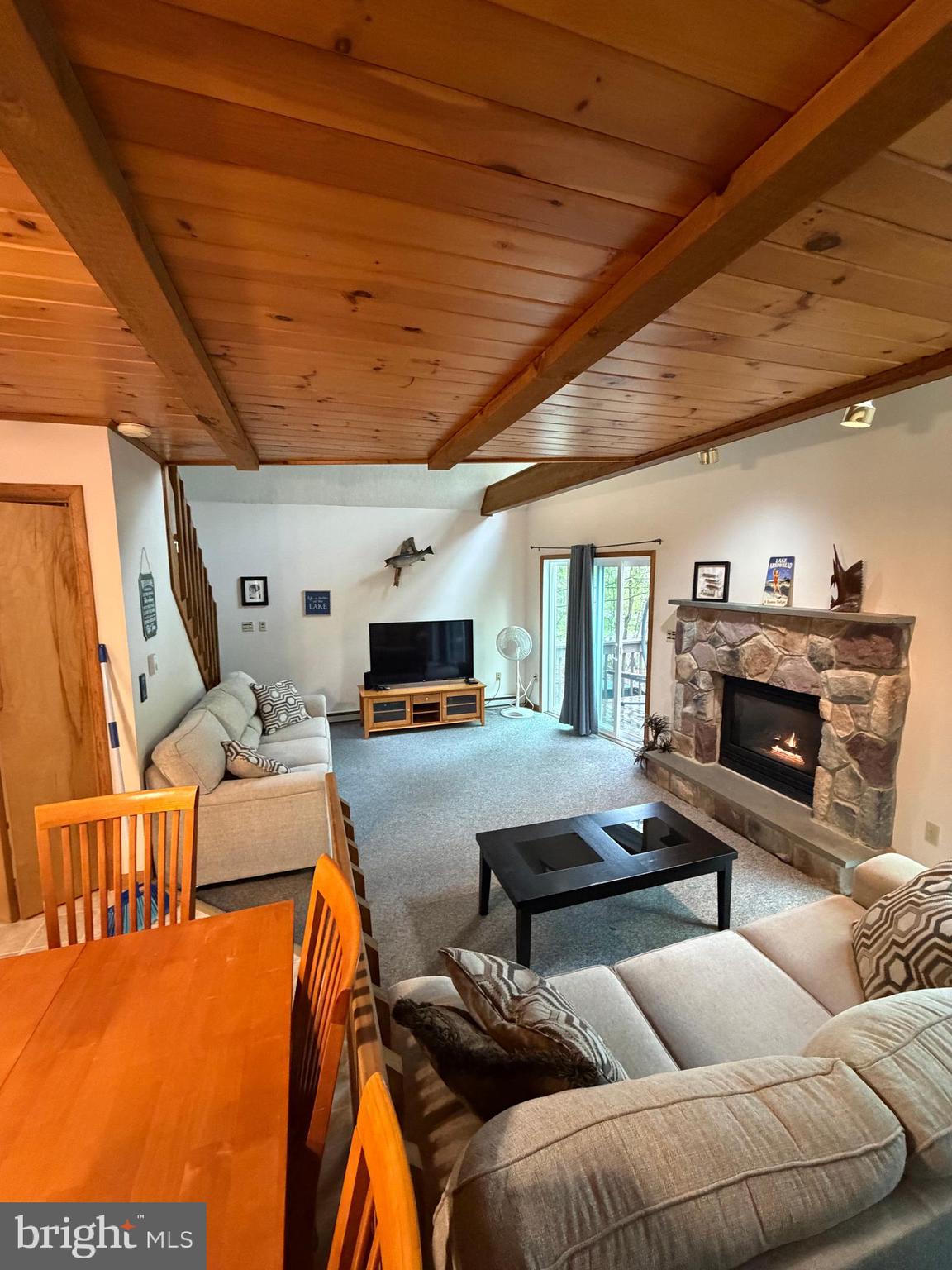 ARROWHEAD LAKE - Residential