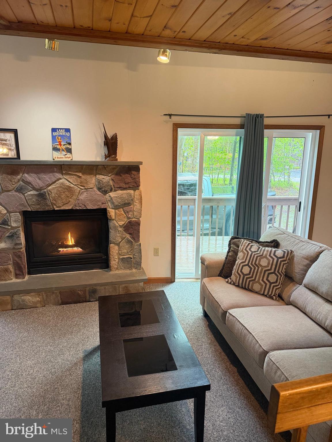 ARROWHEAD LAKE - Residential