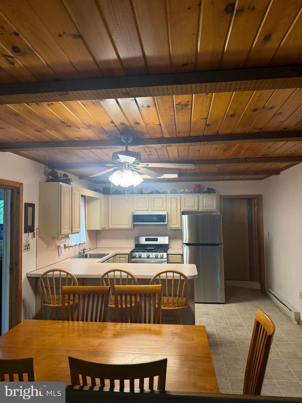 ARROWHEAD LAKE - Residential