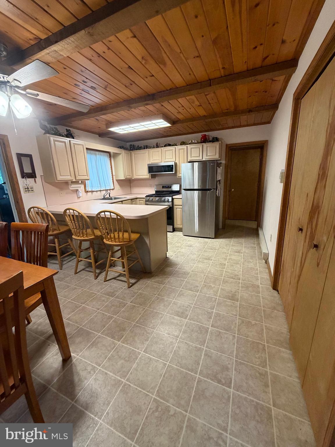 ARROWHEAD LAKE - Residential