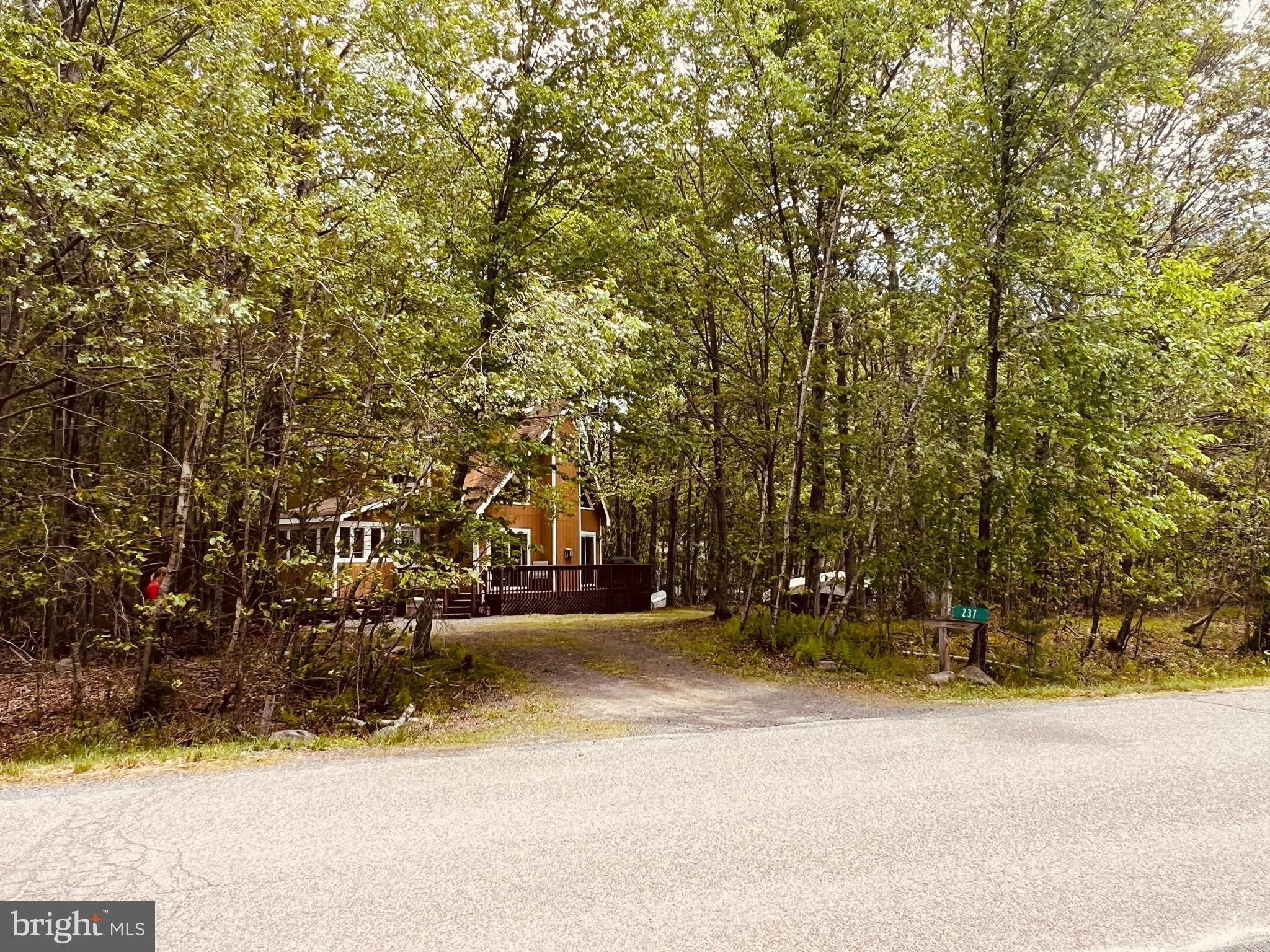 ARROWHEAD LAKE - Residential