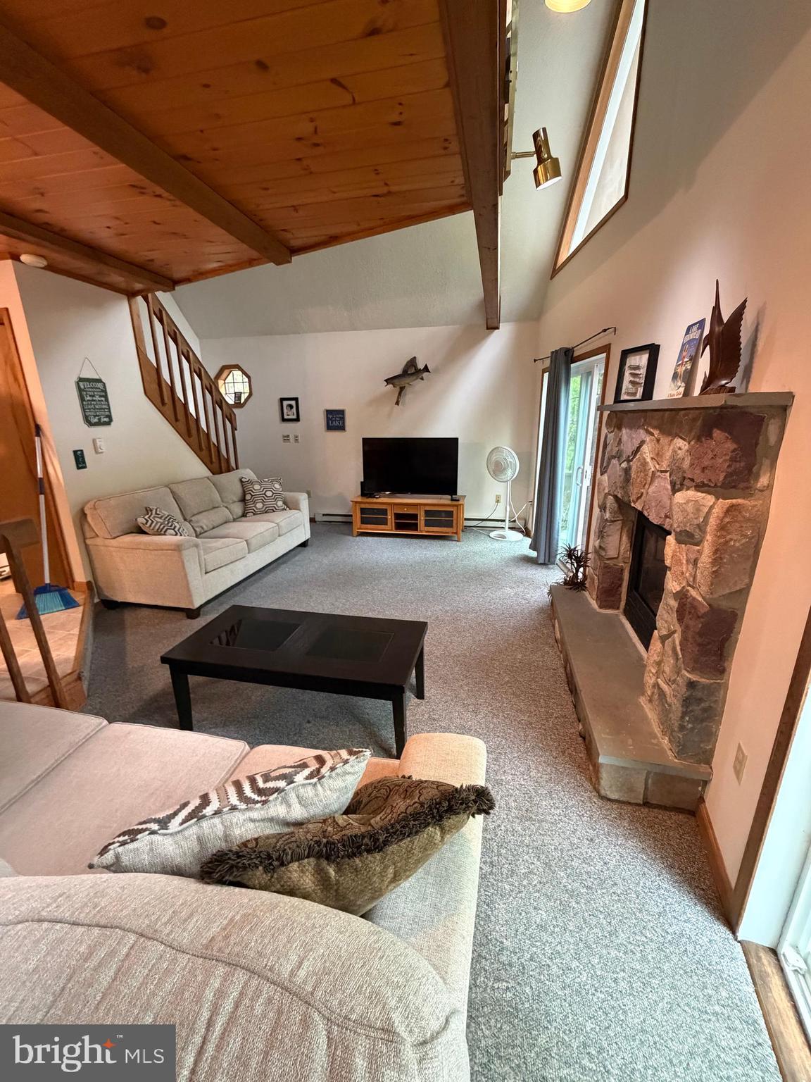 ARROWHEAD LAKE - Residential