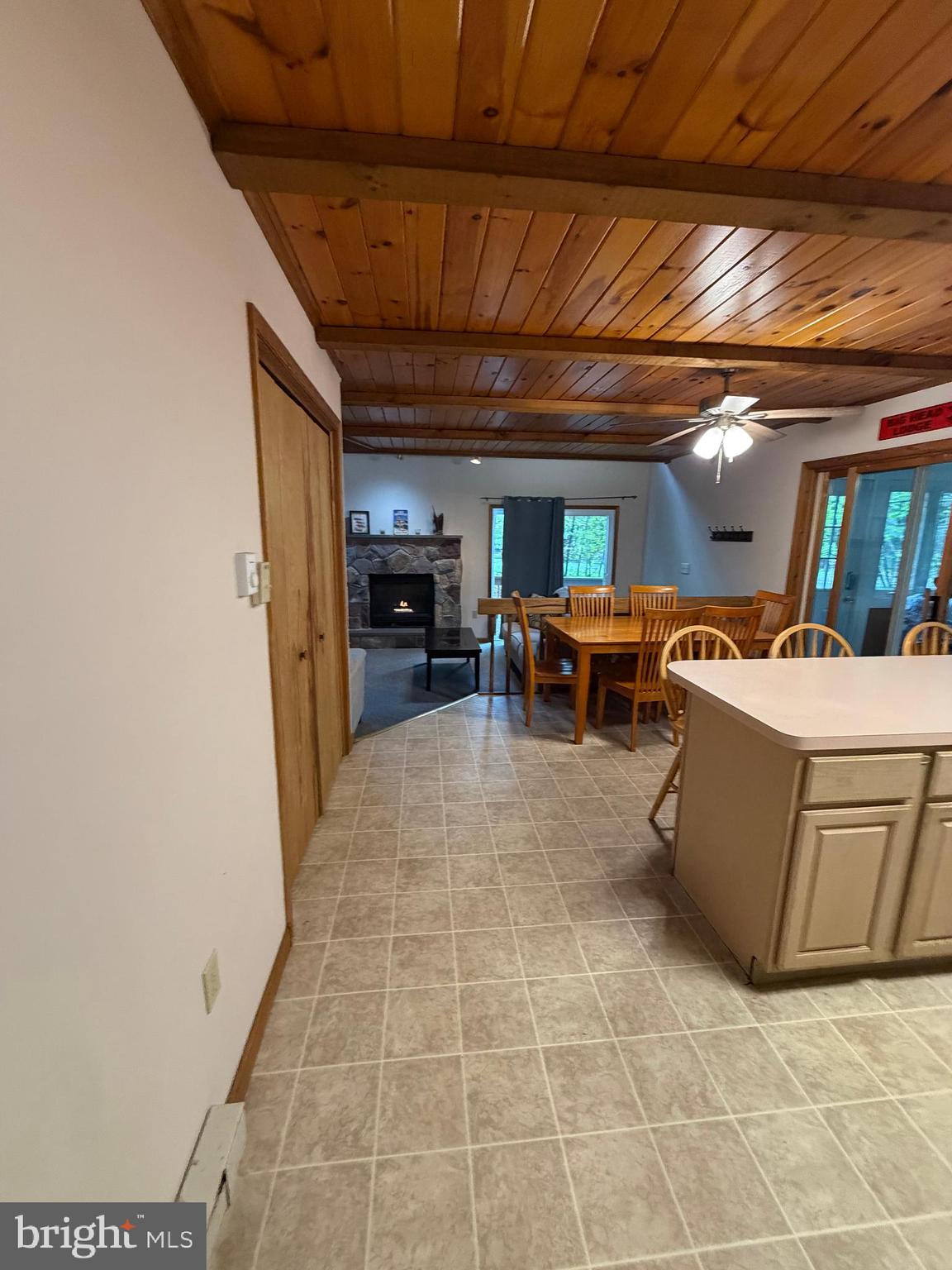 ARROWHEAD LAKE - Residential