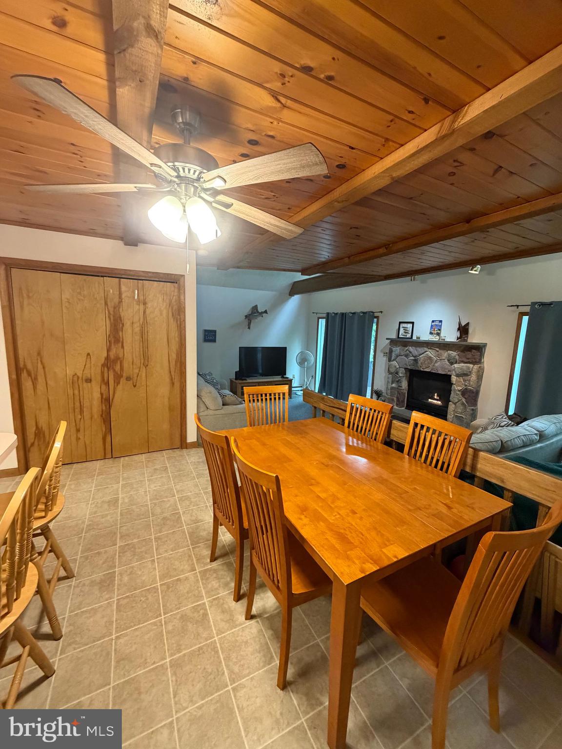 ARROWHEAD LAKE - Residential