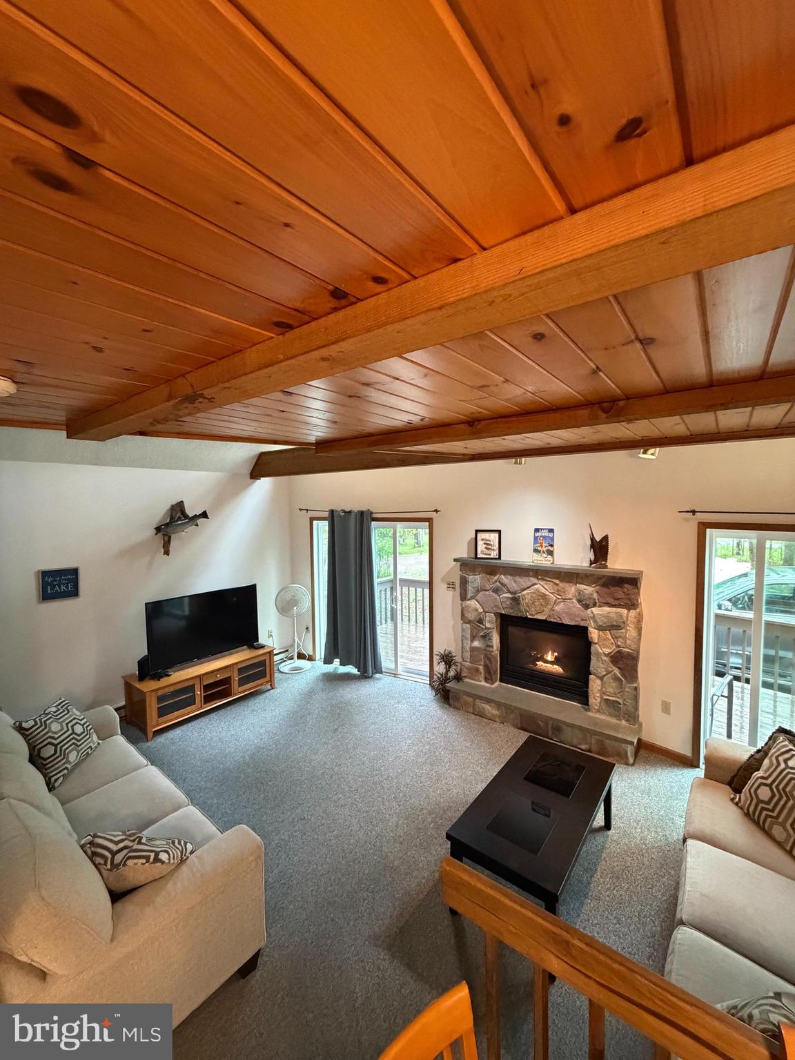 ARROWHEAD LAKE - Residential