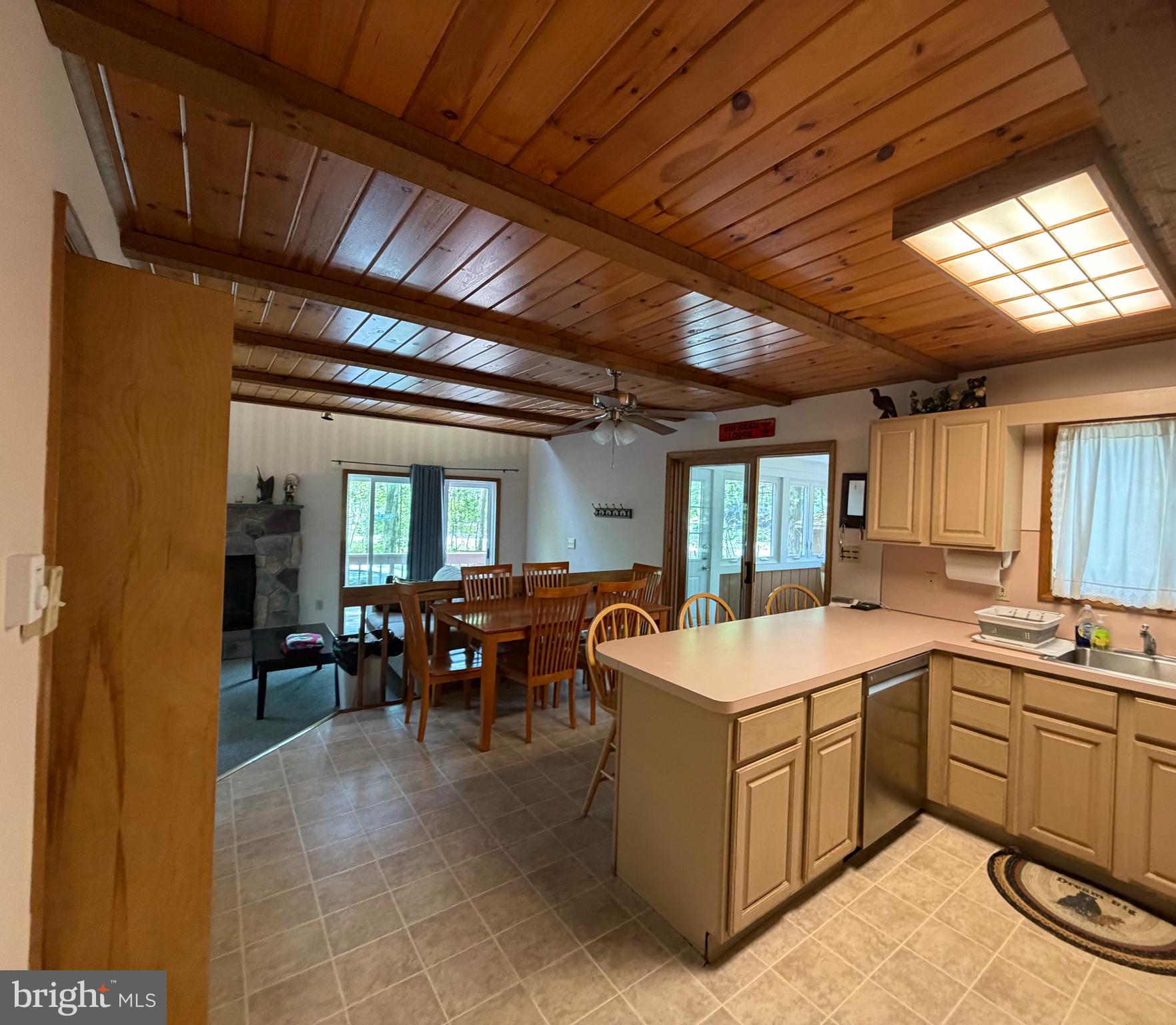 ARROWHEAD LAKE - Residential