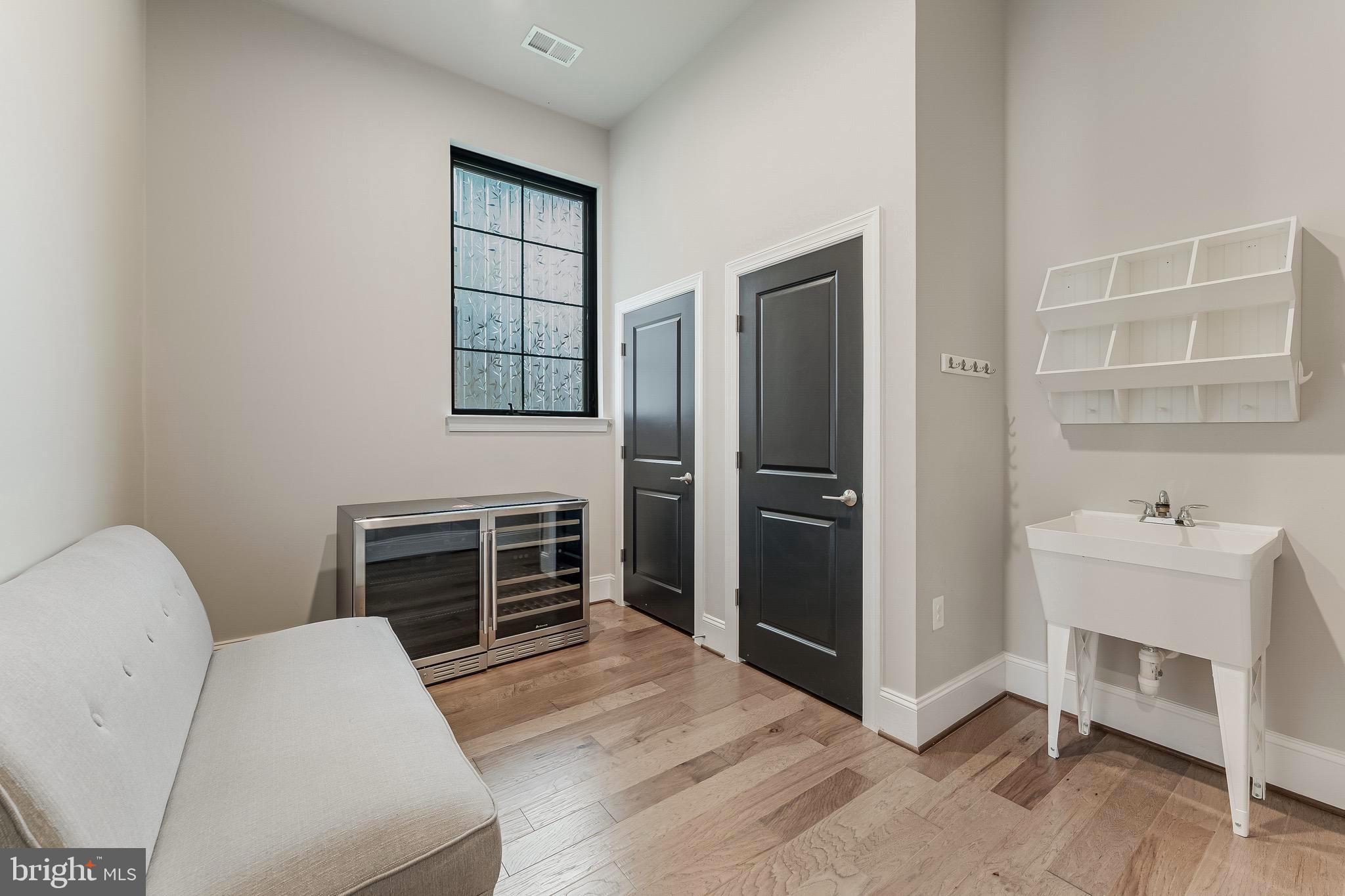 ONE LOUDOUN - Residential