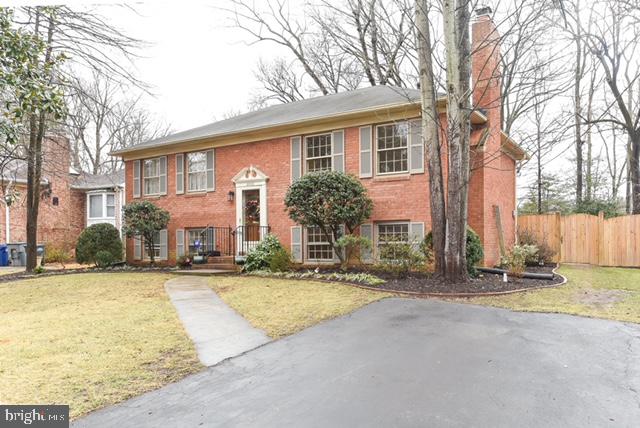 Beautifully Updated Colonial in Collingwood Springs
Welcome to this charming and spacious colonial home, ideally located in the desirable Collingwood Springs neighborhood. This updated residence features a bright, open kitchen with granite countertops, stainless steel appliances, and a versatile dining area that includes both an island and formal dining space.

Enjoy hardwood floors throughout, a large living room on the main level and cozy family room downstairs, offering plenty of space for relaxation or entertaining. Step outside to a generous deck overlooking a beautifully landscaped, fenced backyard complete with a fire pit—perfect for outdoor gatherings.

Additional highlights include a large laundry room with ample storage and convenient driveway parking.

Located near the scenic GW Parkway and Potomac River, you’ll have easy access to nearby biking and walking trails. Just minutes from Old Town Alexandria, with a nearby Metro station that includes on-site parking for added convenience.

Pets considered on a case-by-case basis. Photos from previous tenant.