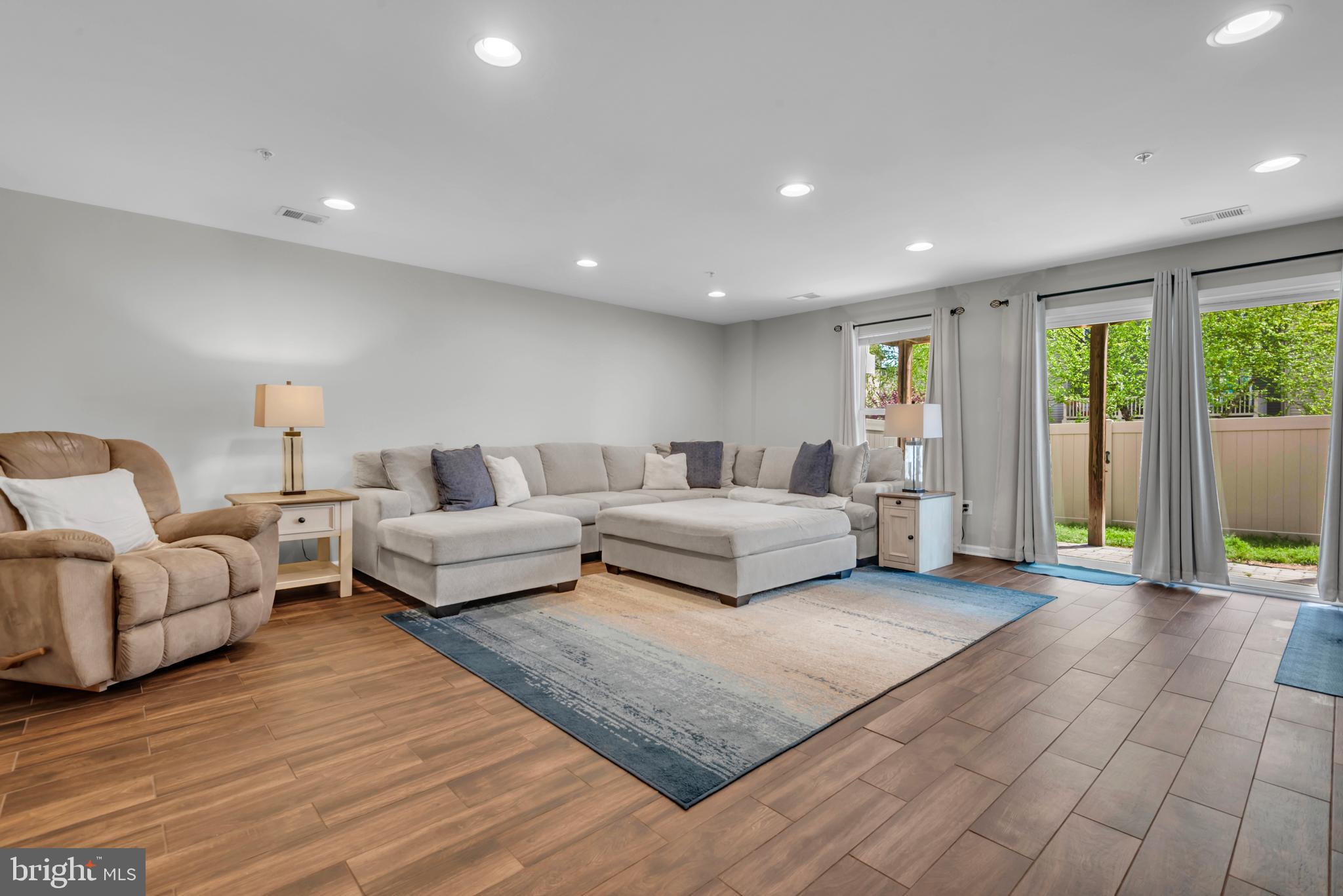CREEKSIDE VILLAGE - Residential