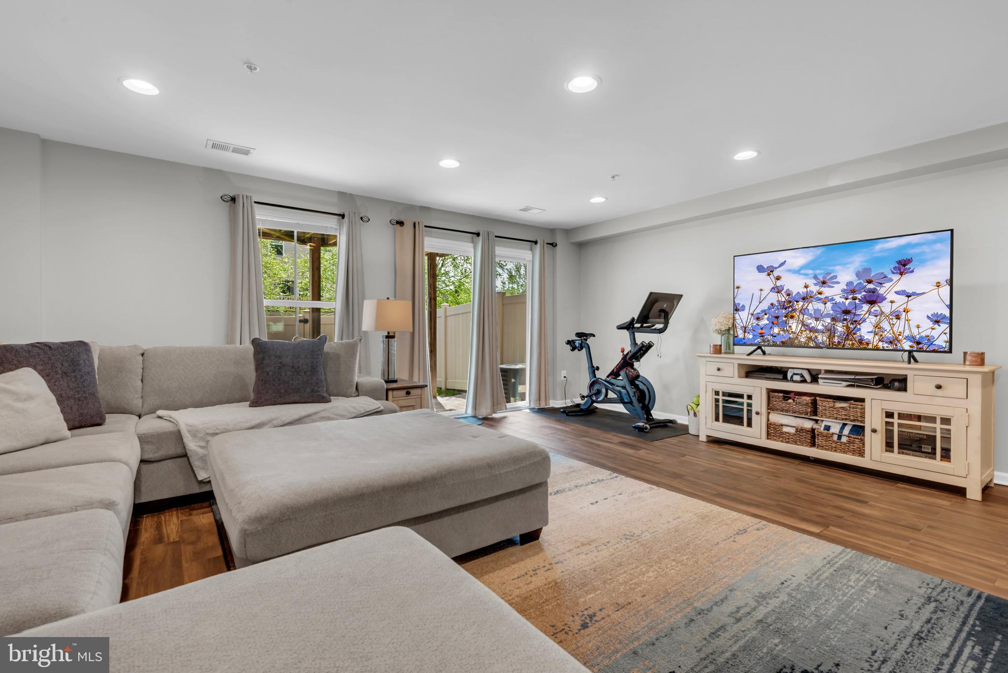 CREEKSIDE VILLAGE - Residential