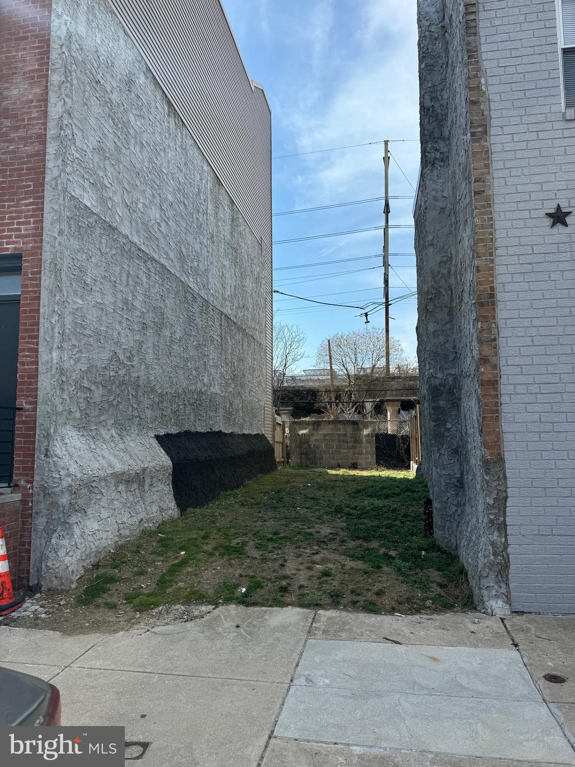 POINT BREEZE - Land