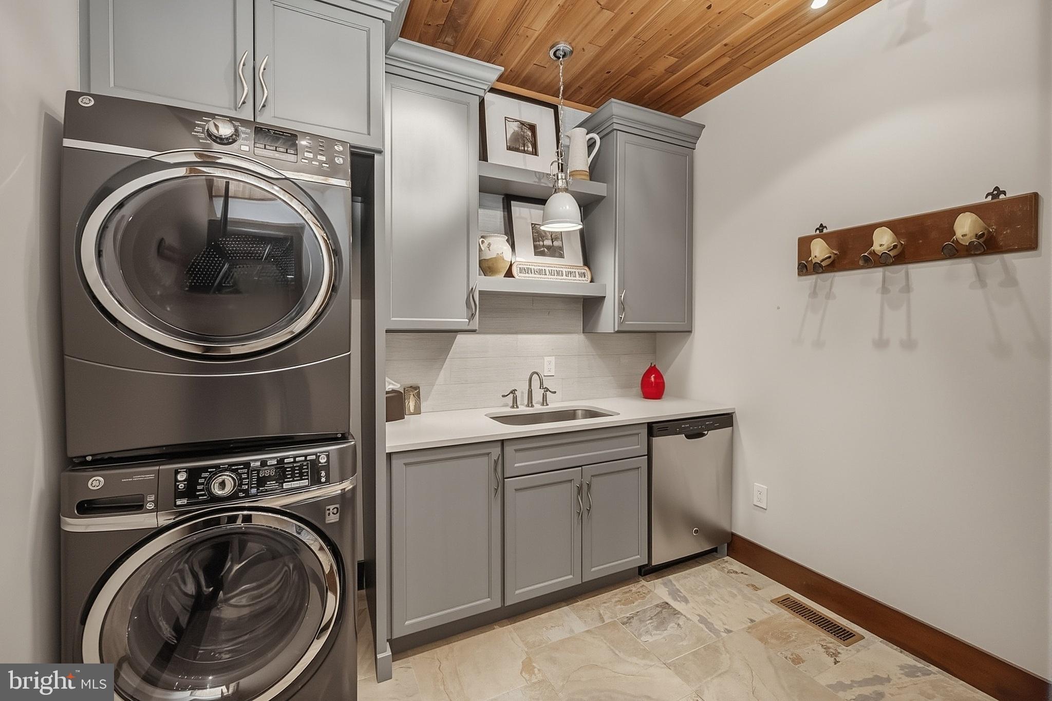 WATERSIDE AT WISP - Residential