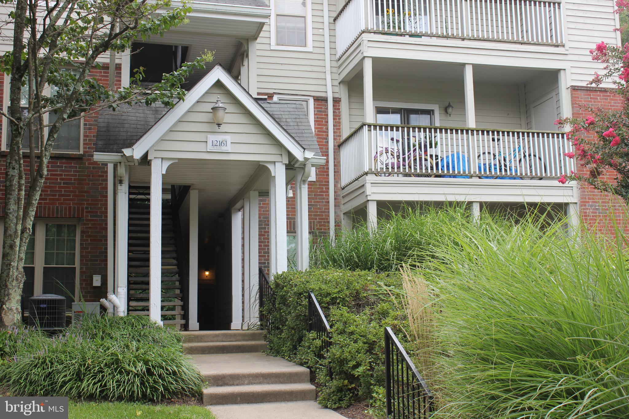 PENDERBROOK SQUARE CONDOMINIUMS - Residential Lease